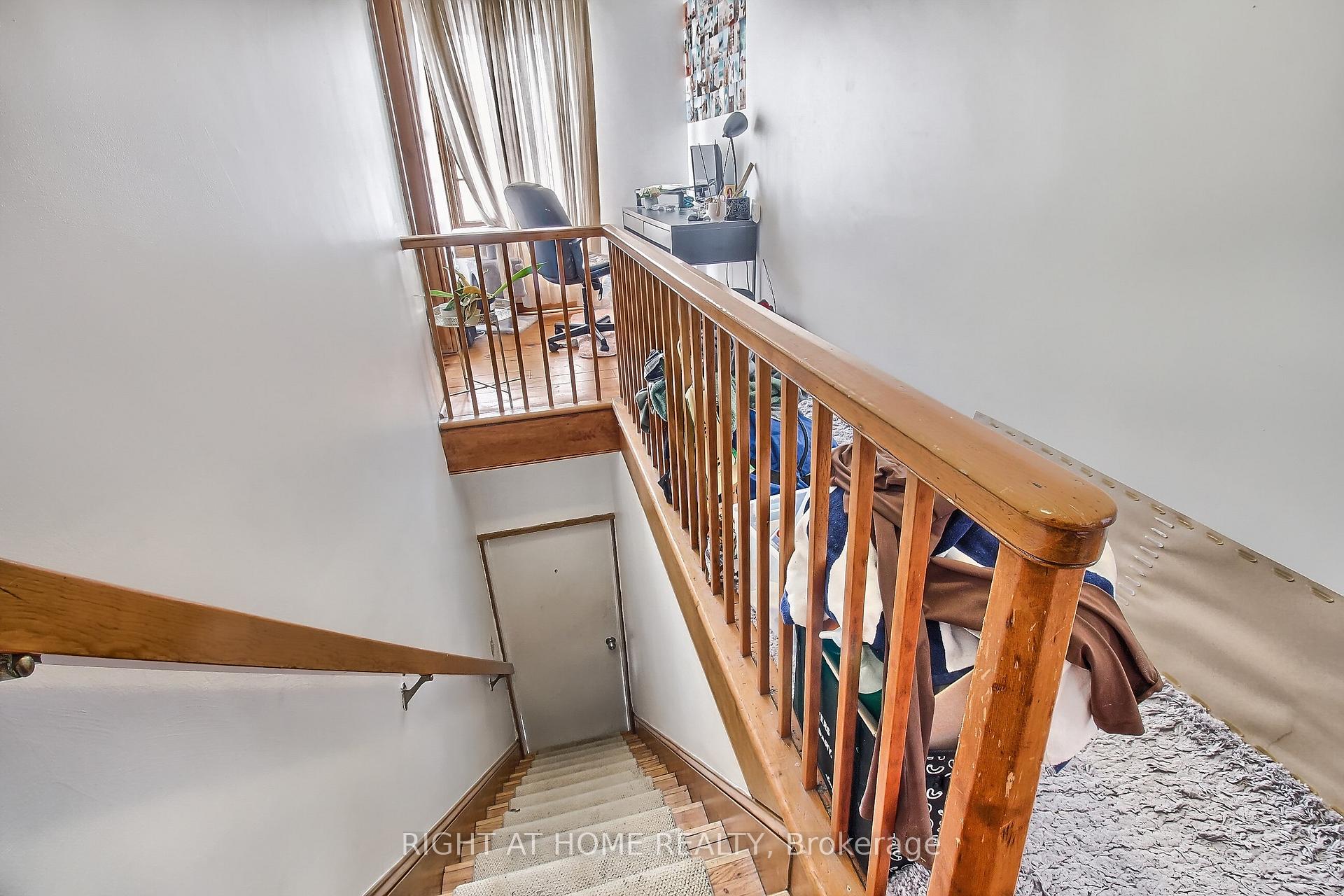 Photo 19 of 17 Wellington Street E, Aurora, Aurora Village — HOMEH