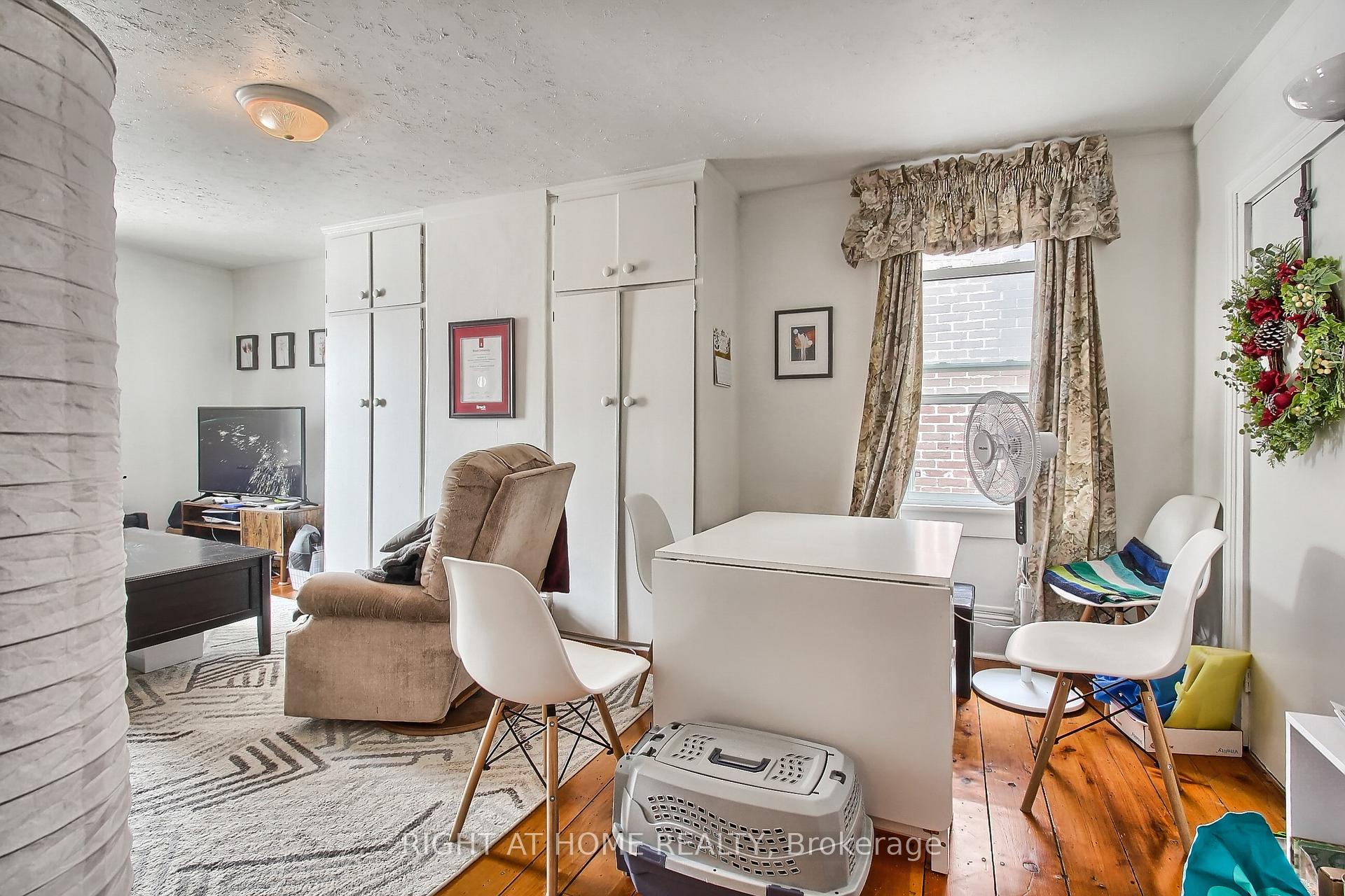 Photo 21 of 17 Wellington Street E, Aurora, Aurora Village — HOMEH