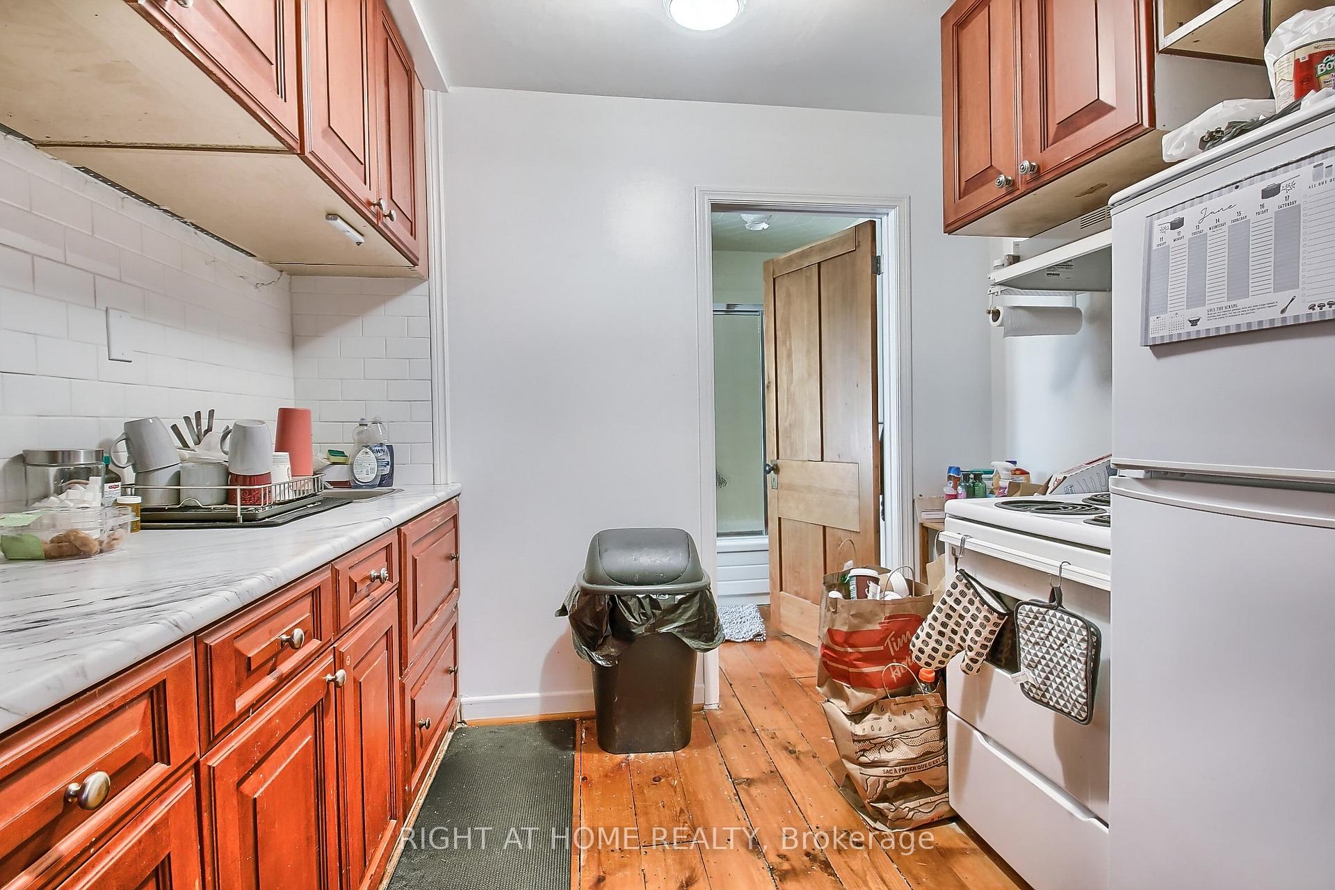Photo 22 of 17 Wellington Street E, Aurora, Aurora Village — HOMEH
