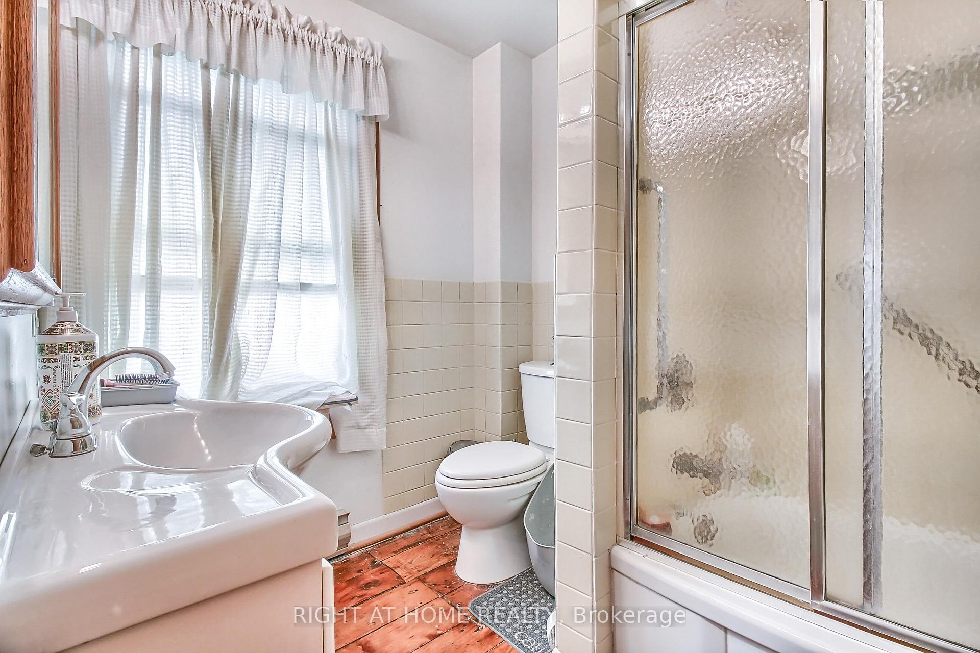 Photo 28 of 17 Wellington Street E, Aurora, Aurora Village — HOMEH