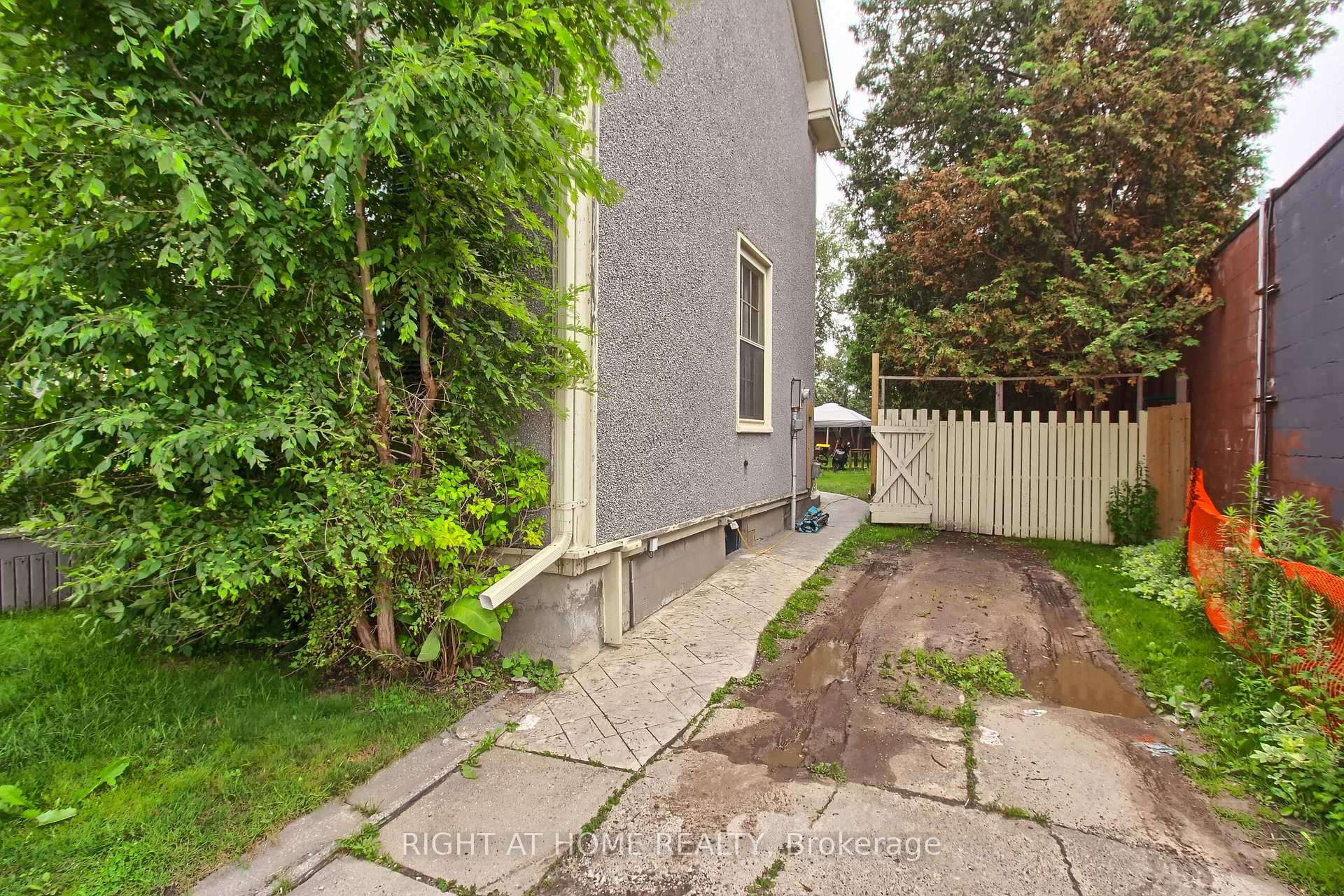 Photo 23 of 17 Wellington Street E, Aurora, Aurora Village — HOMEH