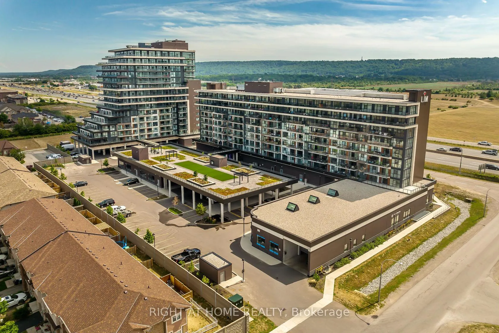 Front of Unit 714, 550 North Service Road