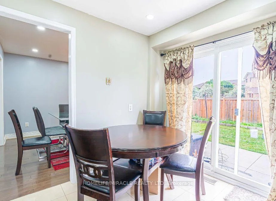 Photo 4 of 72 Norma Crescent, Brampton, Westgate — HOMEH