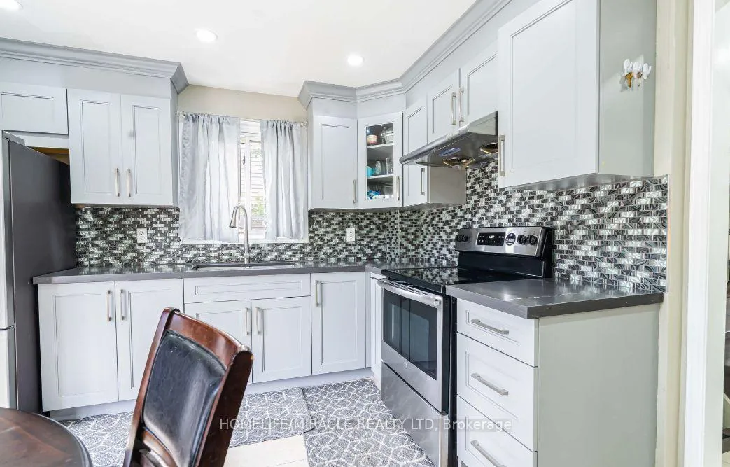 Photo 6 of 72 Norma Crescent, Brampton, Westgate — HOMEH