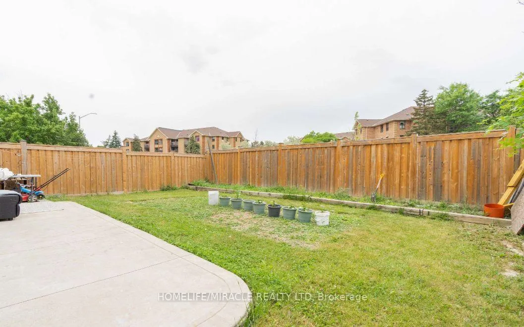 Photo 11 of 72 Norma Crescent, Brampton, Westgate — HOMEH