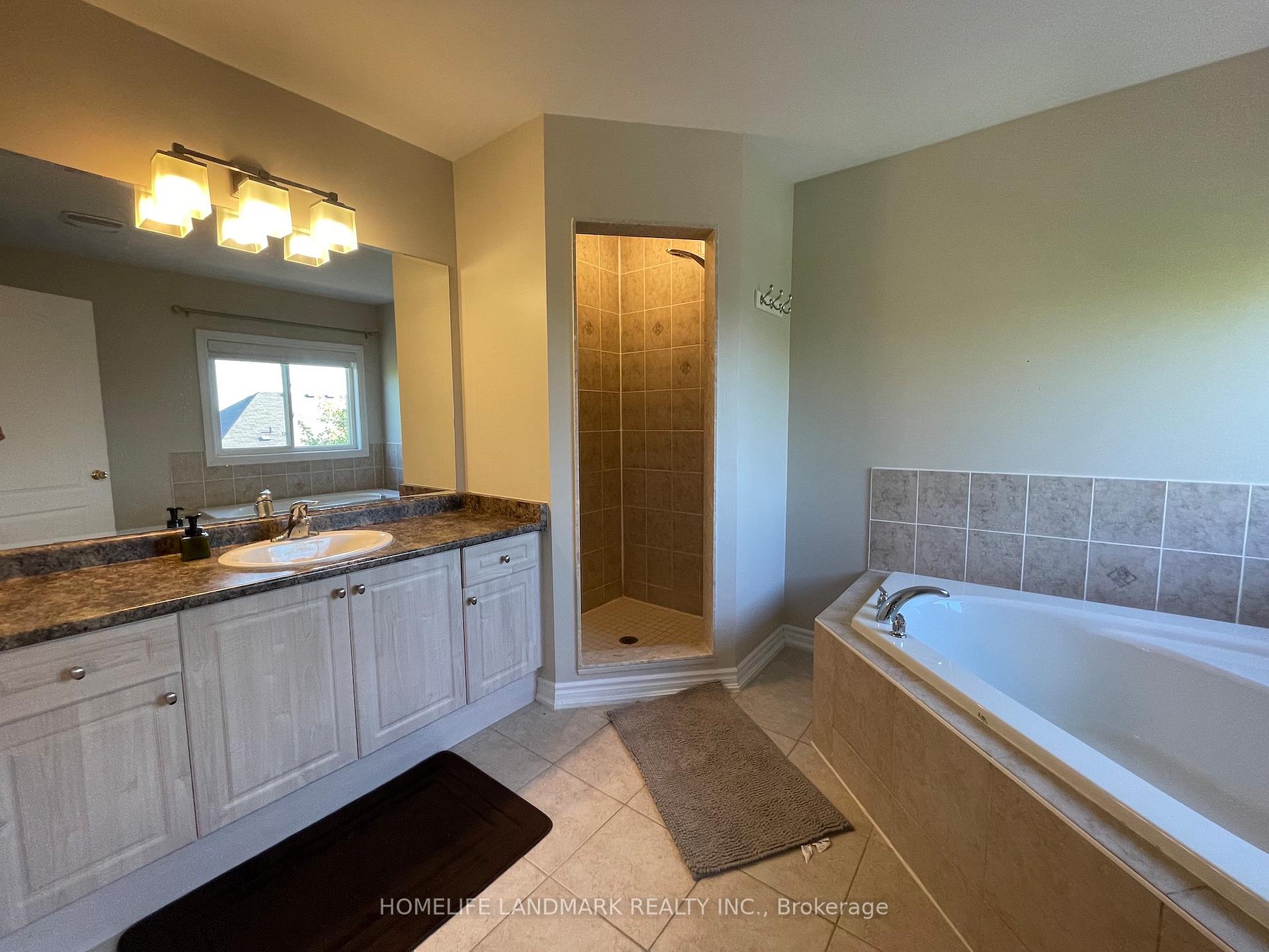 Photo 11 of 18 Lewis Honey Drive, Aurora, Bayview Northeast — HOMEH