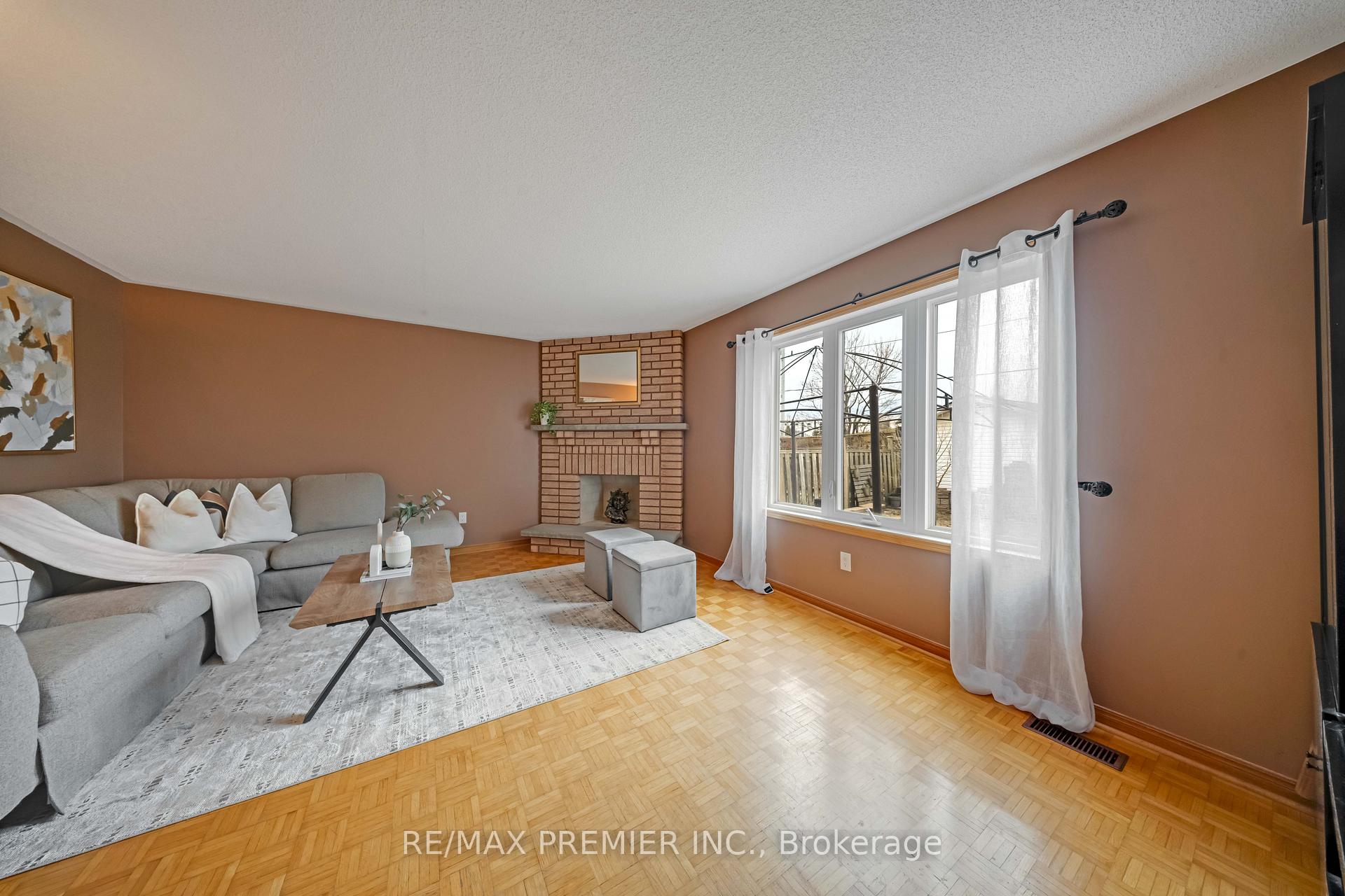 Photo 5 of 173 Andy Crescent, Vaughan, Elder Mills — HOMEH
