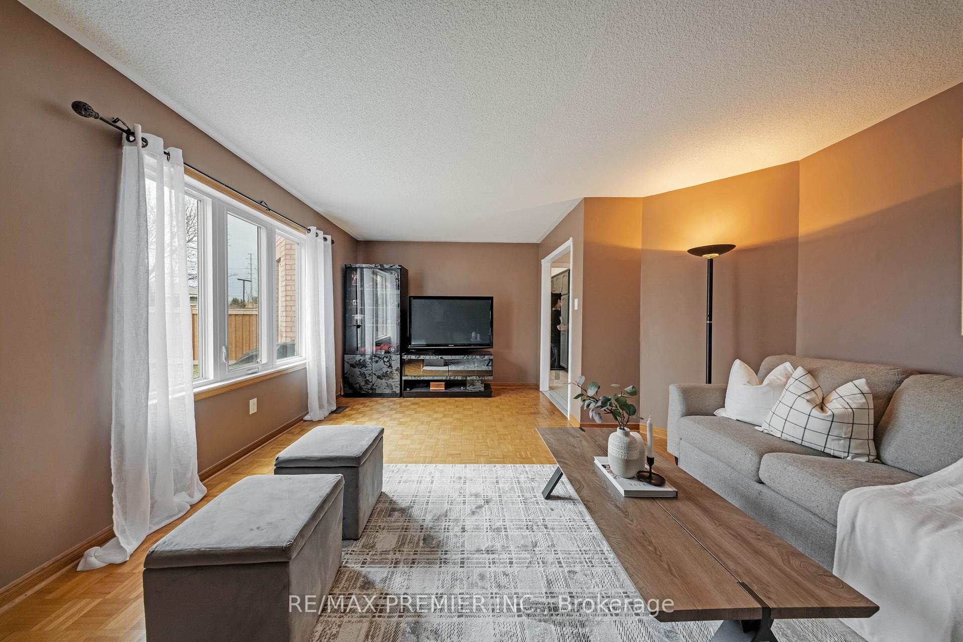 Photo 7 of 173 Andy Crescent, Vaughan, Elder Mills — HOMEH