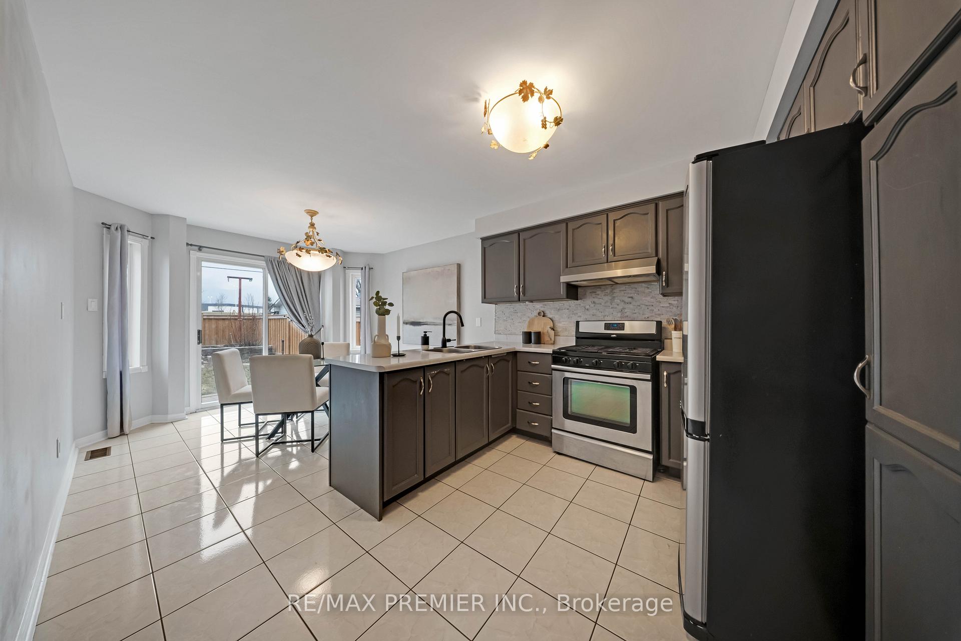 Photo 8 of 173 Andy Crescent, Vaughan, Elder Mills — HOMEH