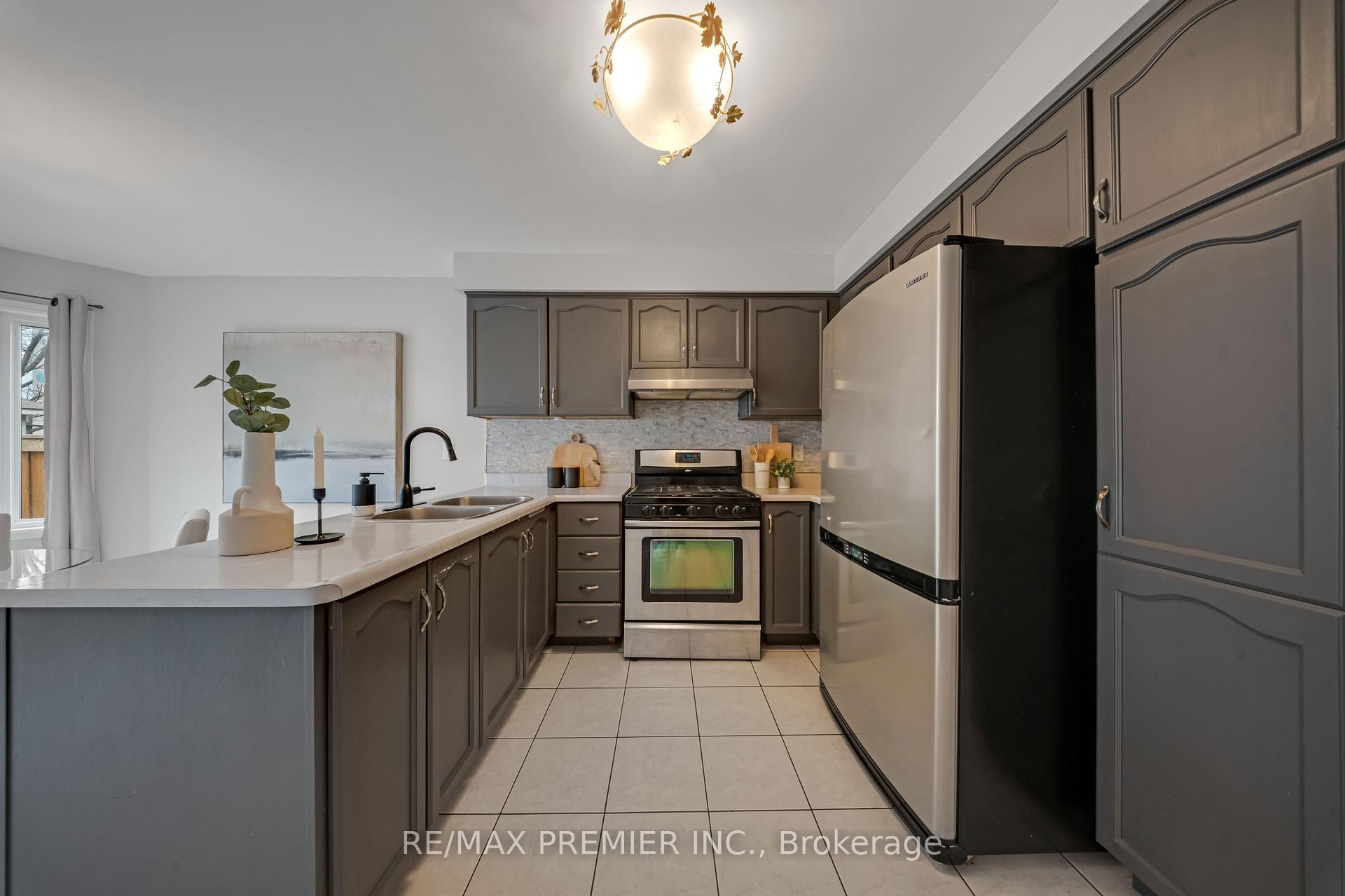 Photo 10 of 173 Andy Crescent, Vaughan, Elder Mills — HOMEH