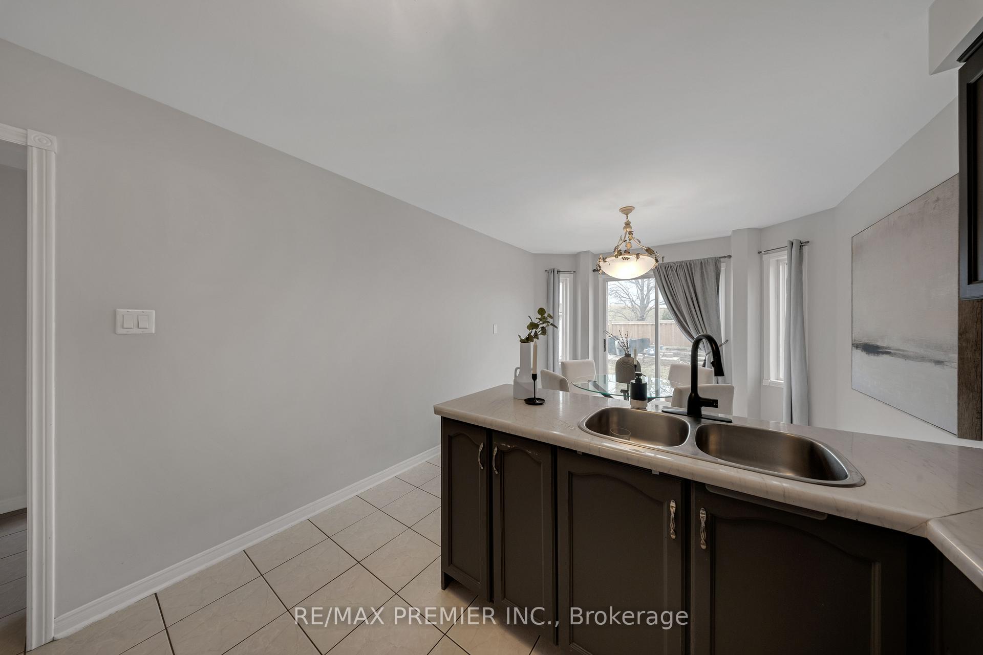Photo 11 of 173 Andy Crescent, Vaughan, Elder Mills — HOMEH