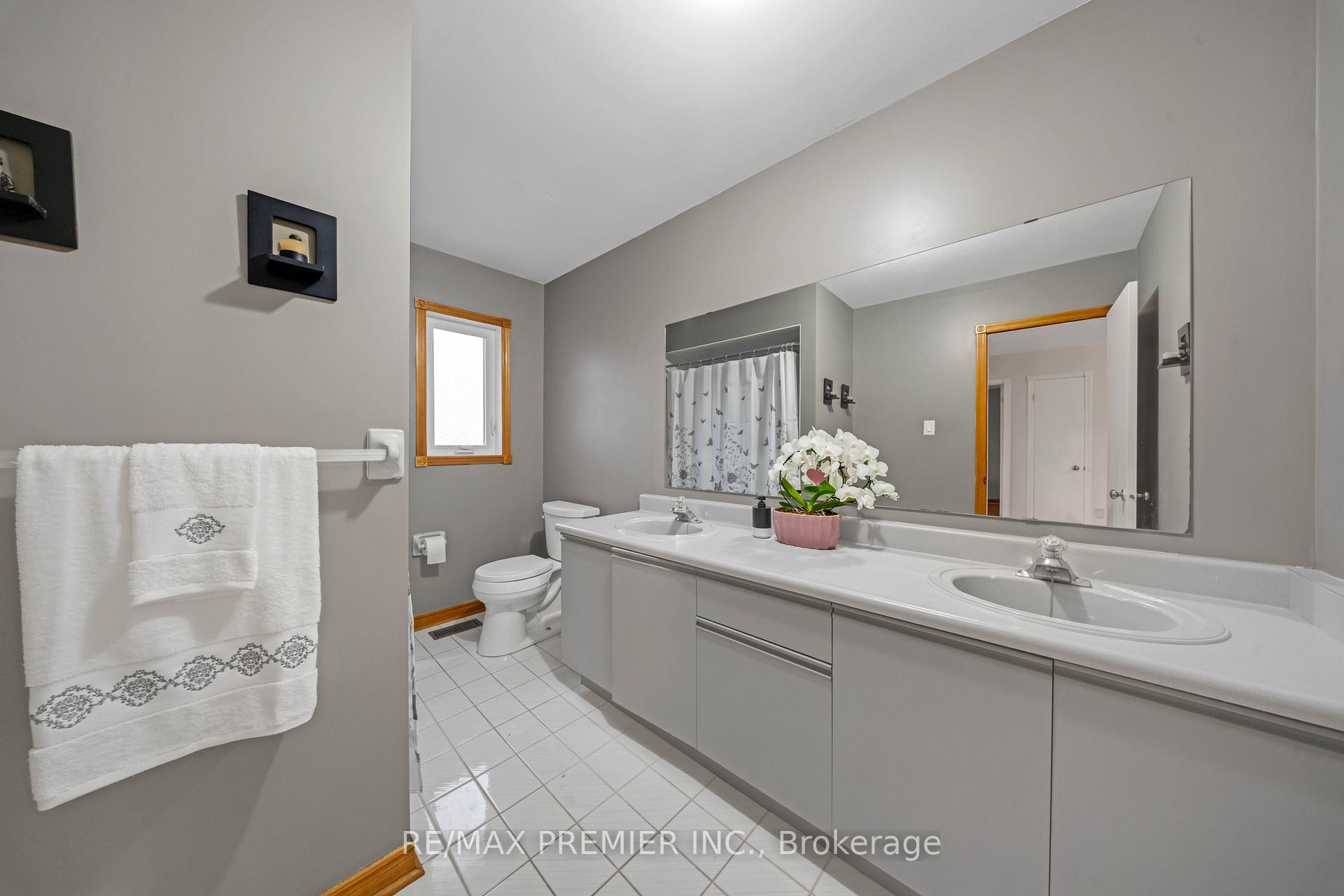 Photo 28 of 173 Andy Crescent, Vaughan, Elder Mills — HOMEH