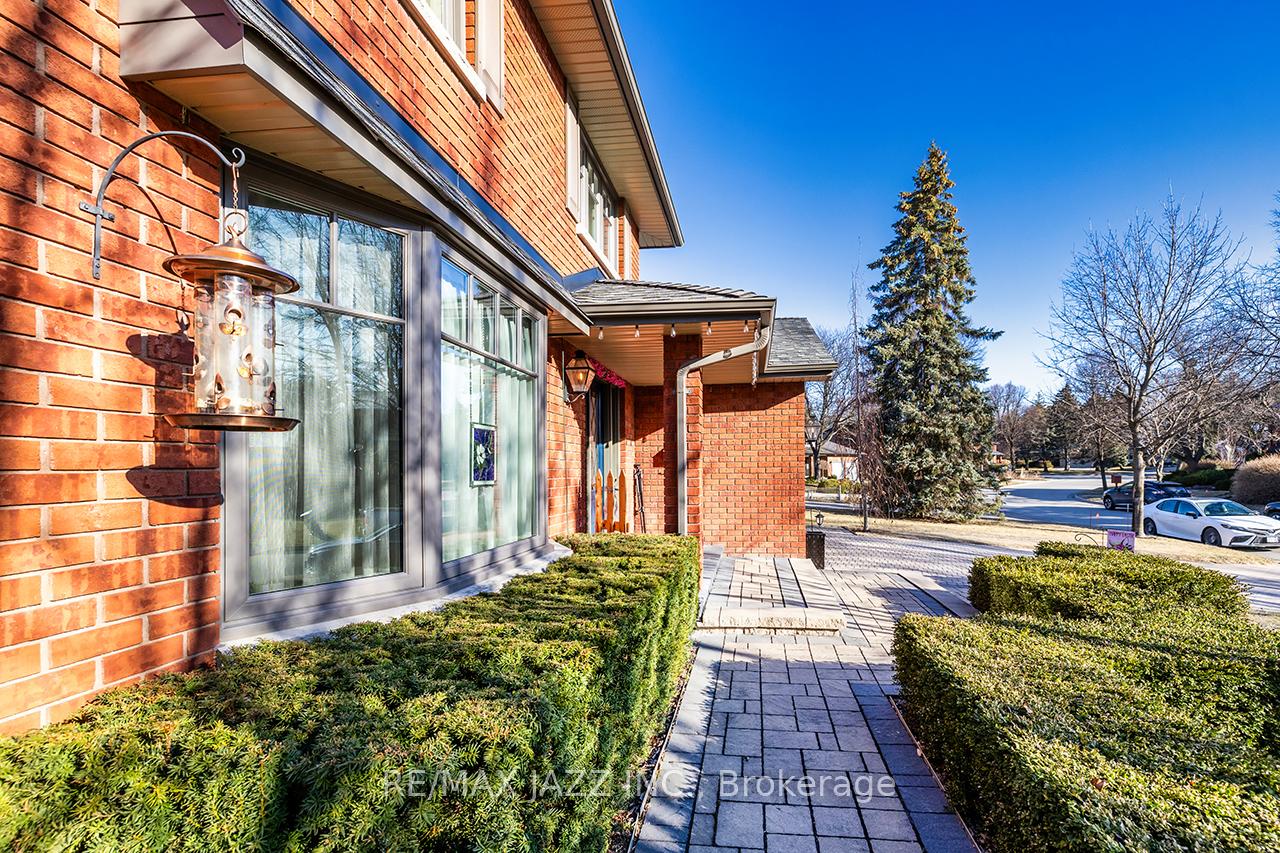 Photo 2 of 978 Tiffany Circle, Oshawa, Centennial — HOMEH
