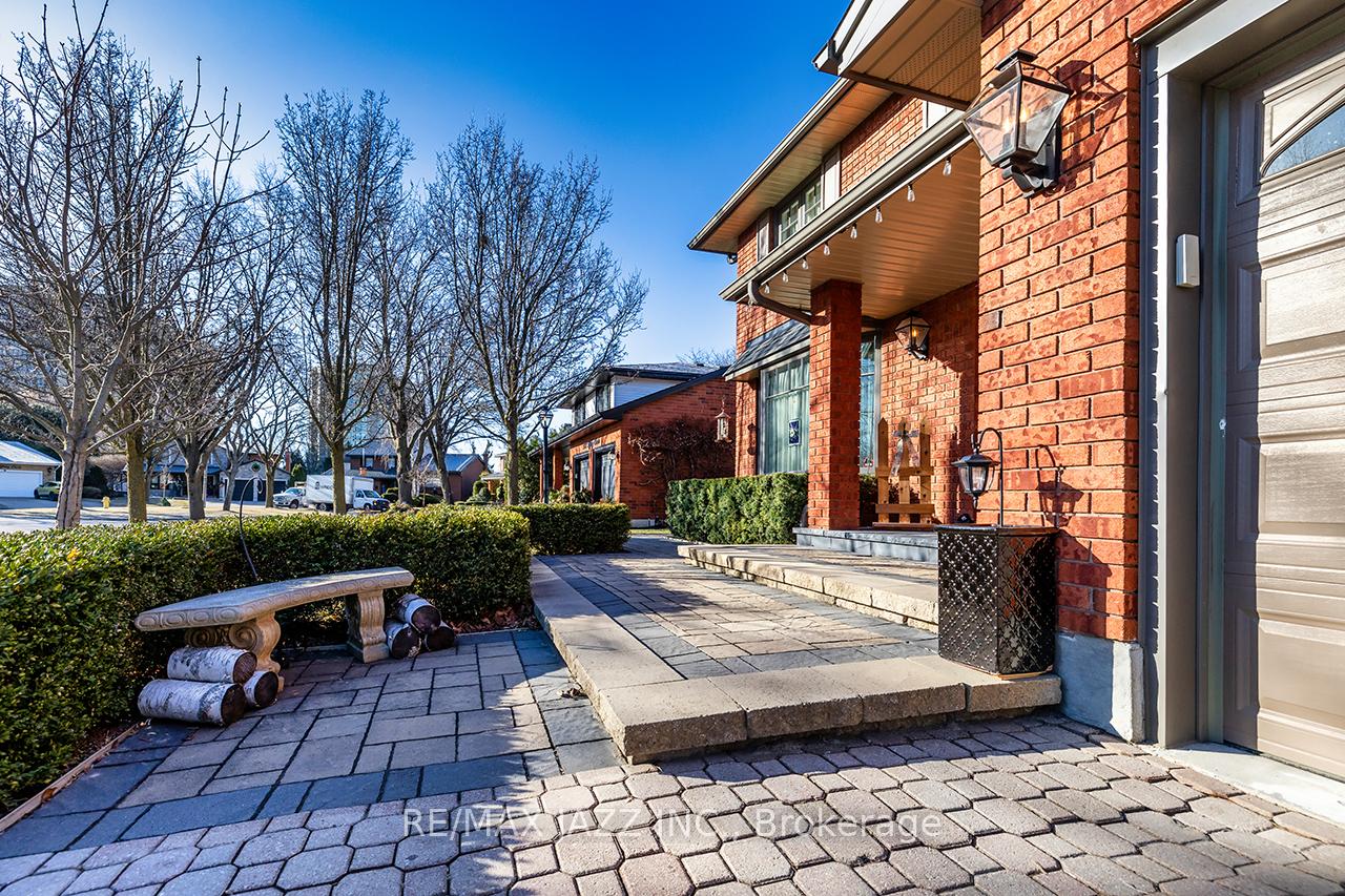 Photo 4 of 978 Tiffany Circle, Oshawa, Centennial — HOMEH