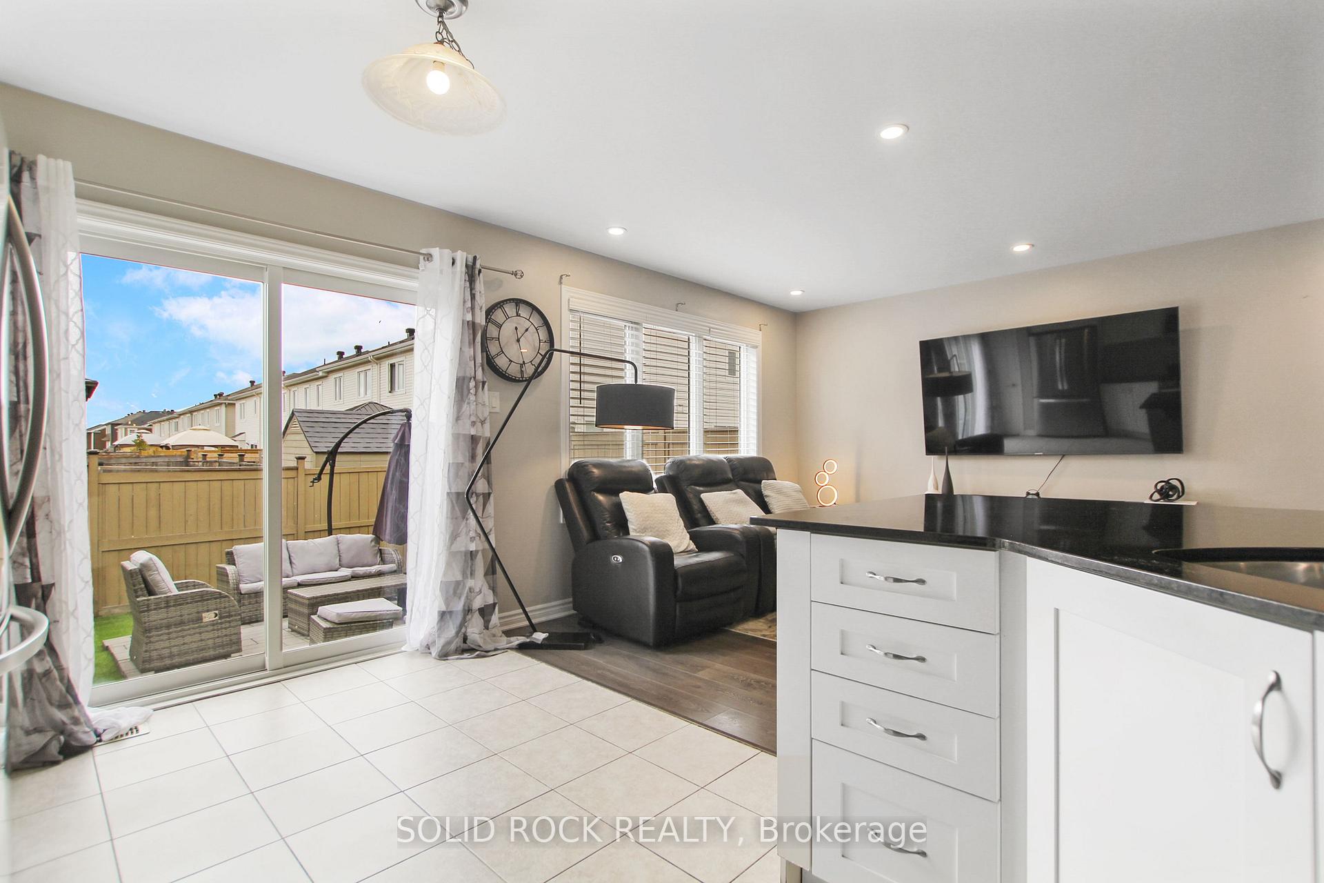 Photo 12 of 306 Sweetfern Crescent, Ottawa, Avalon West — HOMEH