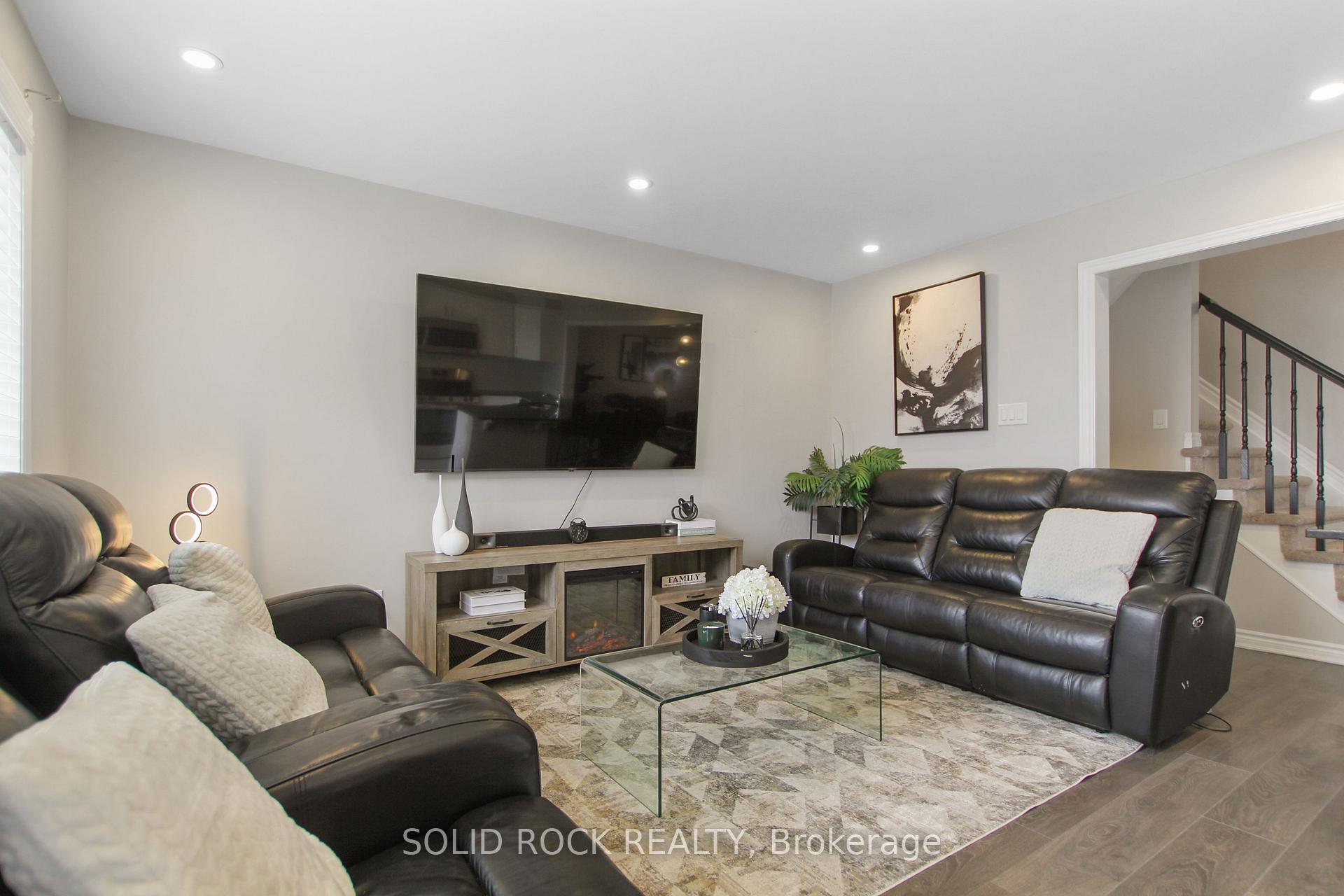 Photo 14 of 306 Sweetfern Crescent, Ottawa, Avalon West — HOMEH
