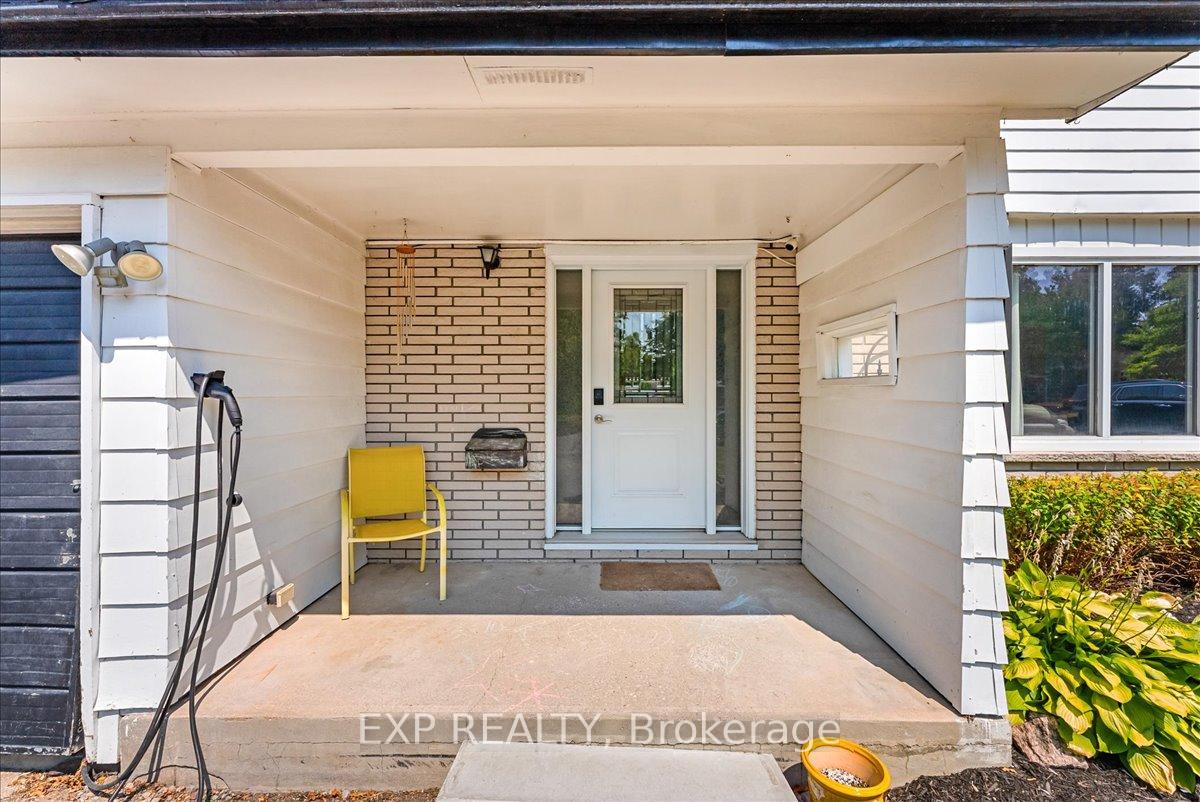 Photo 3 of 822 Foxe Street, Peterborough, Northcrest Ward 5 — HOMEH
