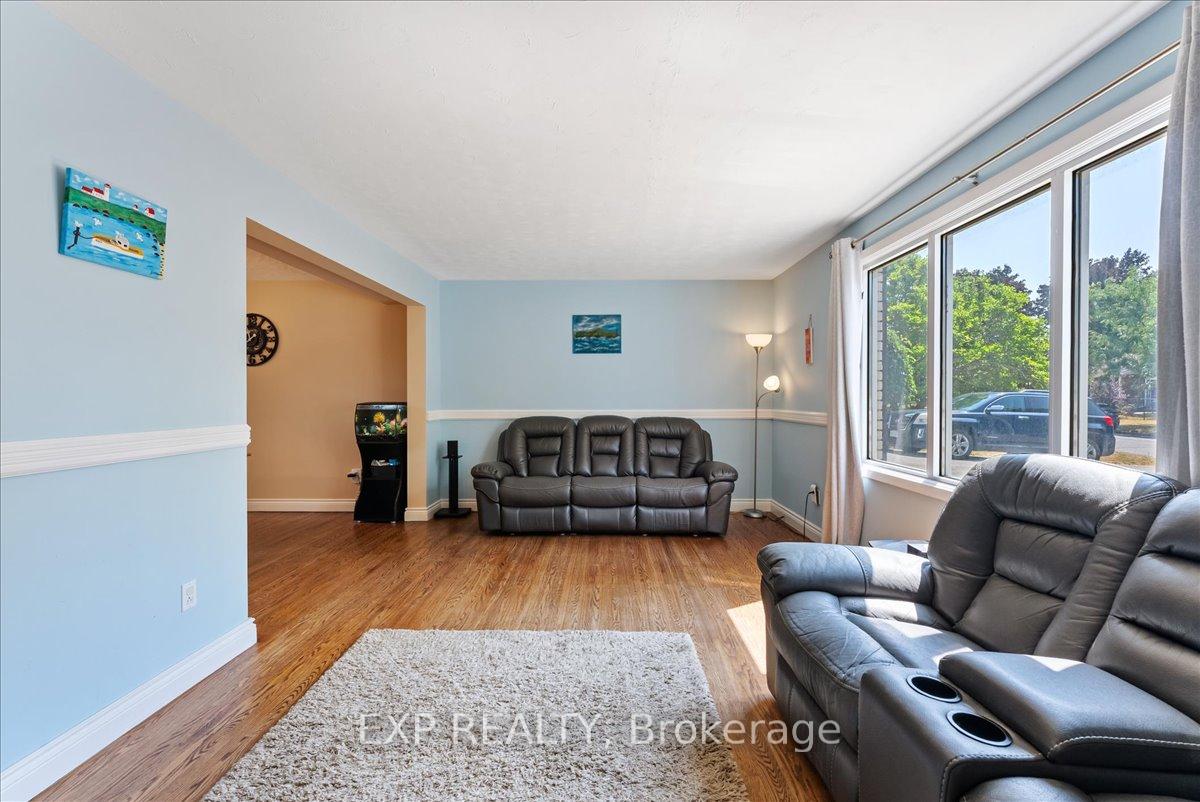Photo 6 of 822 Foxe Street, Peterborough, Northcrest Ward 5 — HOMEH