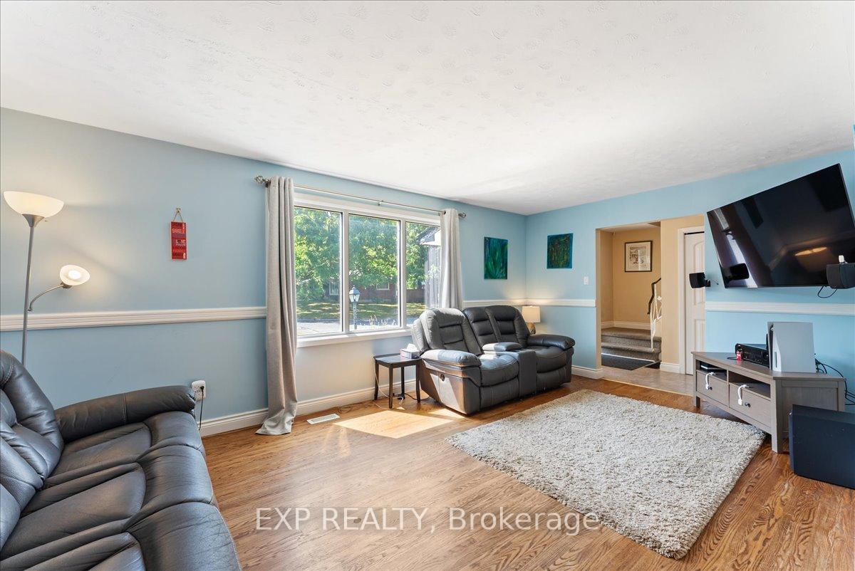 Photo 7 of 822 Foxe Street, Peterborough, Northcrest Ward 5 — HOMEH