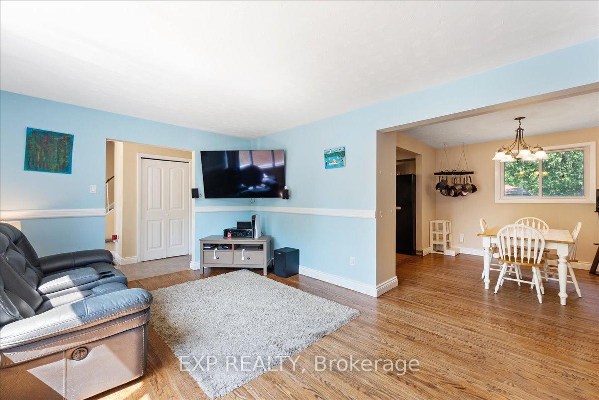 Photo 8 of 822 Foxe Street, Peterborough, Northcrest Ward 5 — HOMEH