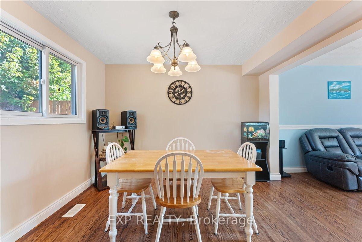 Photo 10 of 822 Foxe Street, Peterborough, Northcrest Ward 5 — HOMEH