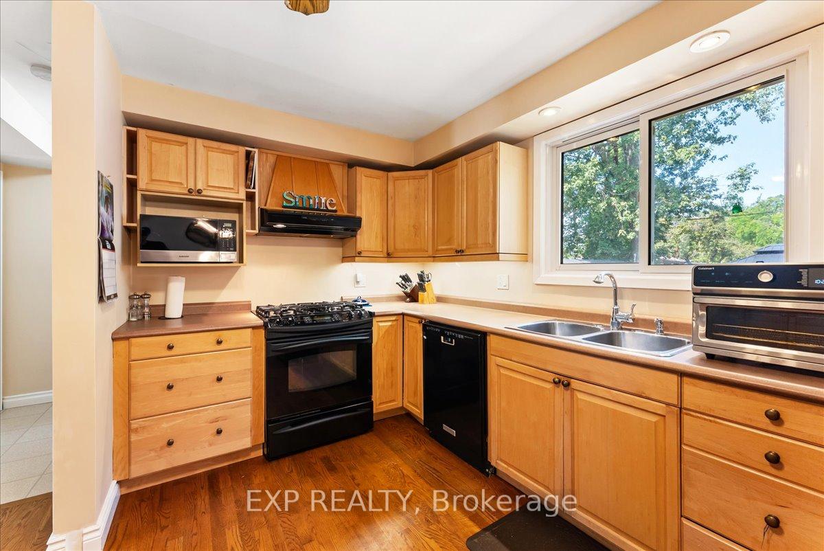 Photo 13 of 822 Foxe Street, Peterborough, Northcrest Ward 5 — HOMEH