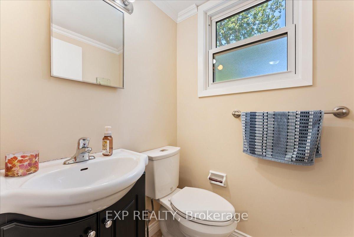 Photo 17 of 822 Foxe Street, Peterborough, Northcrest Ward 5 — HOMEH
