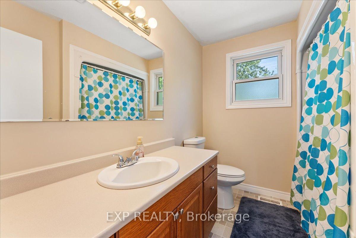 Photo 32 of 822 Foxe Street, Peterborough, Northcrest Ward 5 — HOMEH