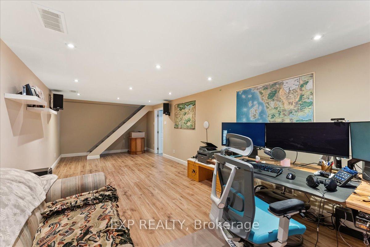 Photo 33 of 822 Foxe Street, Peterborough, Northcrest Ward 5 — HOMEH