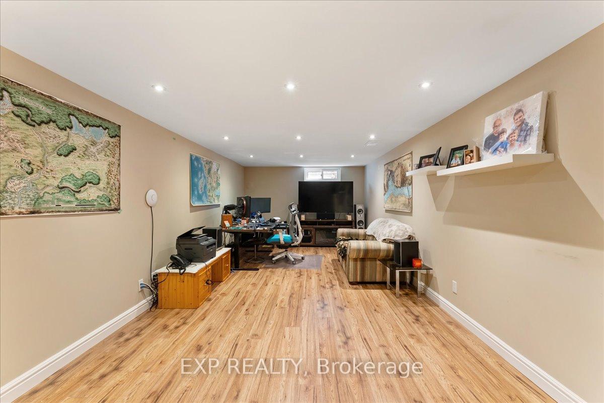 Photo 34 of 822 Foxe Street, Peterborough, Northcrest Ward 5 — HOMEH