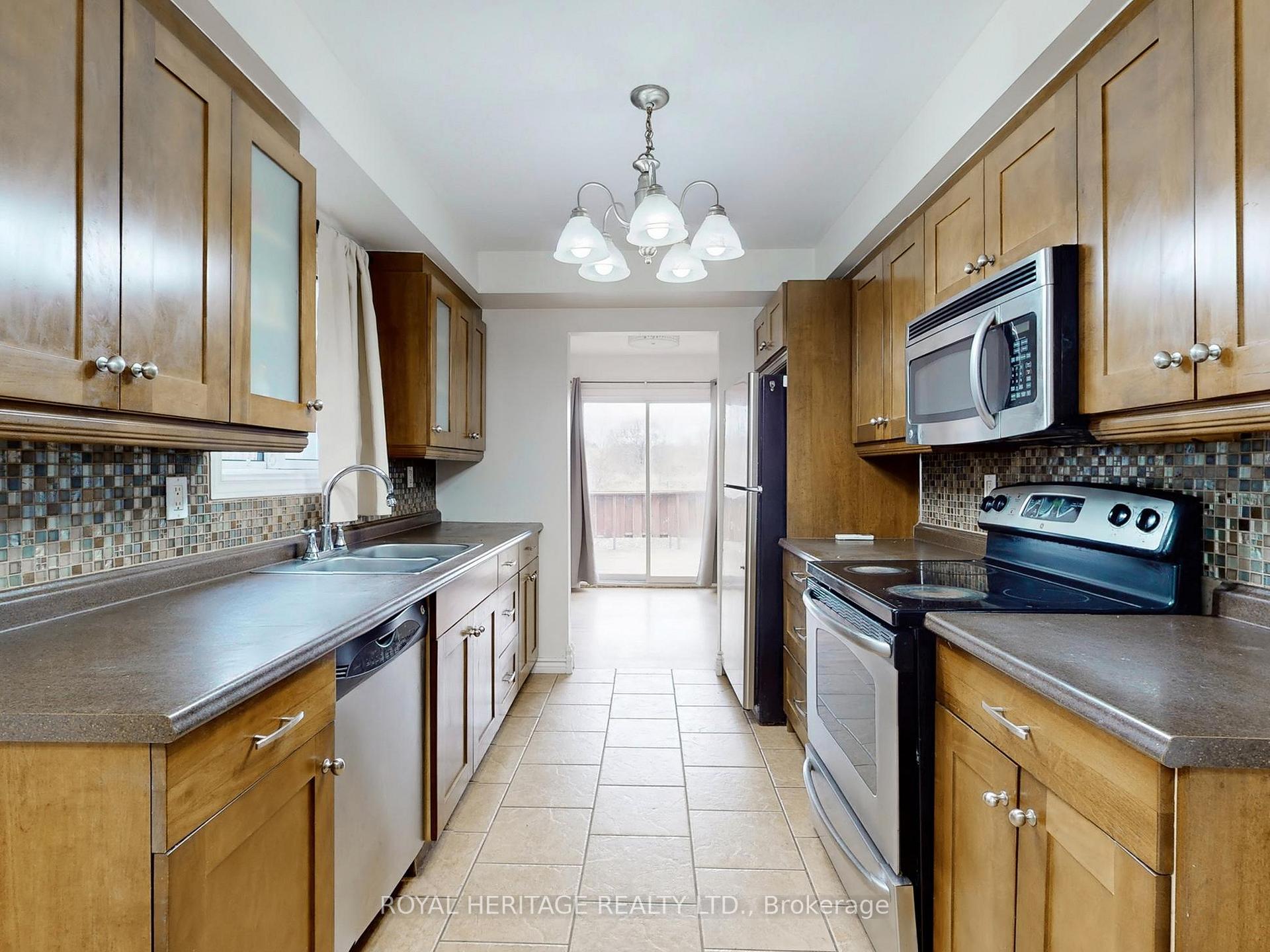 Photo 6 of 1544 Norwill Crescent, Oshawa, Samac — HOMEH