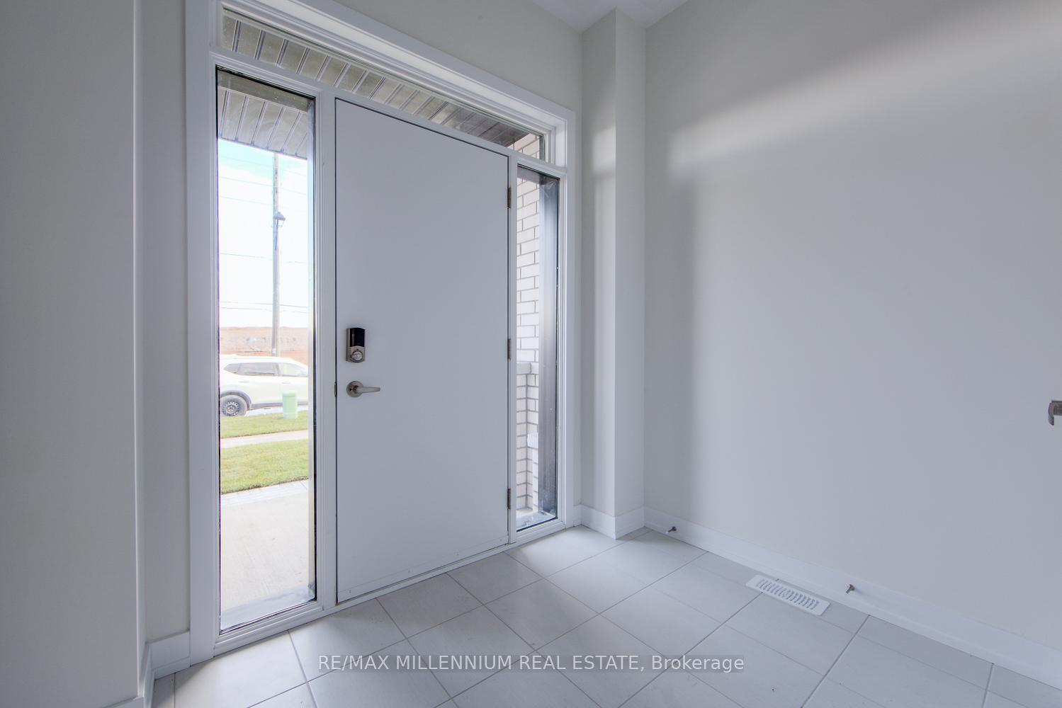 Photo 3 of 1088 Thompson Drive N, Oshawa, Kedron — HOMEH
