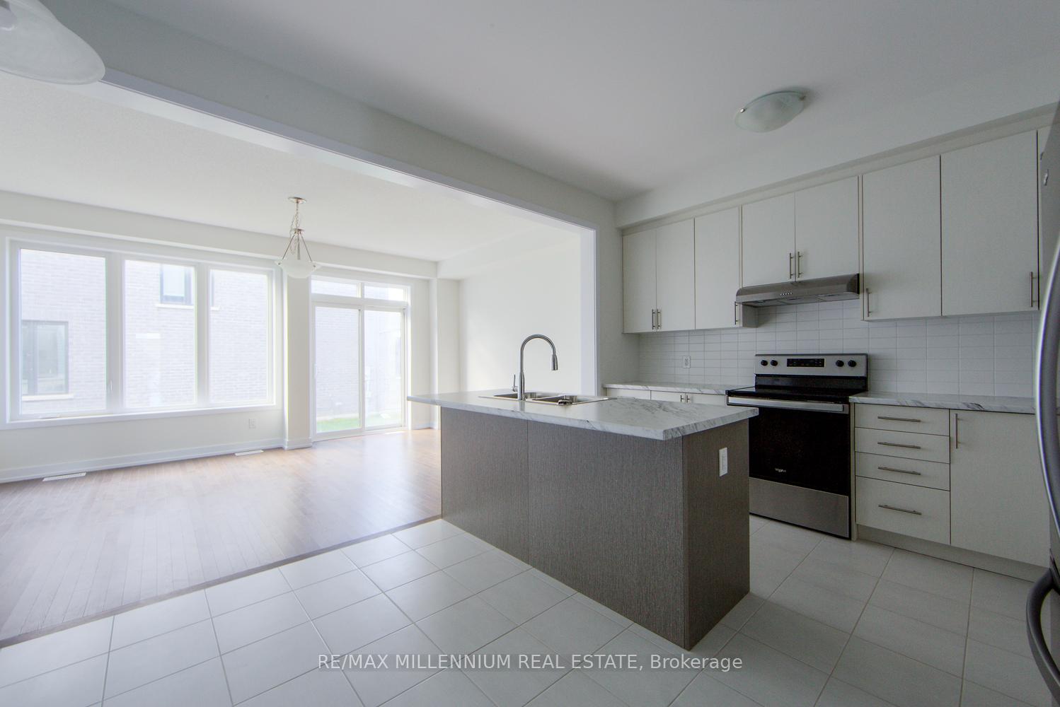 Photo 4 of 1088 Thompson Drive N, Oshawa, Kedron — HOMEH