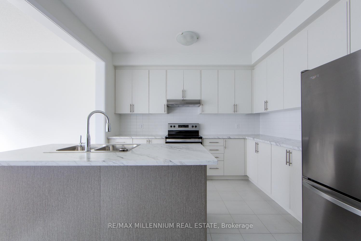 Photo 5 of 1088 Thompson Drive N, Oshawa, Kedron — HOMEH