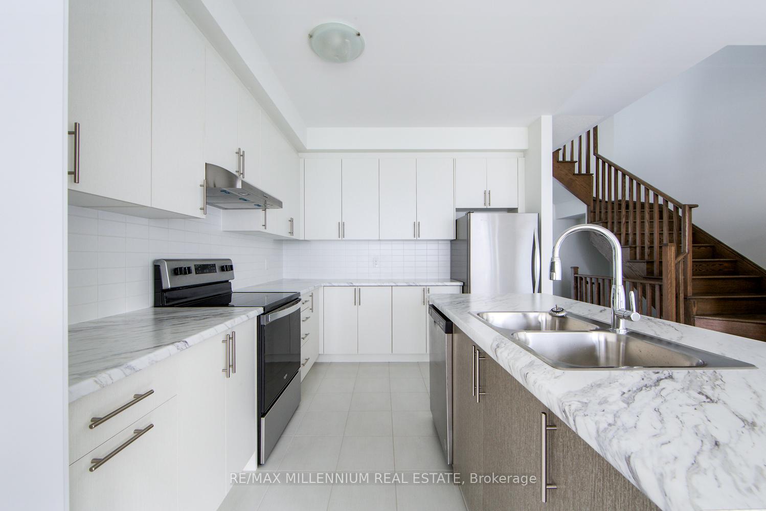 Photo 7 of 1088 Thompson Drive N, Oshawa, Kedron — HOMEH