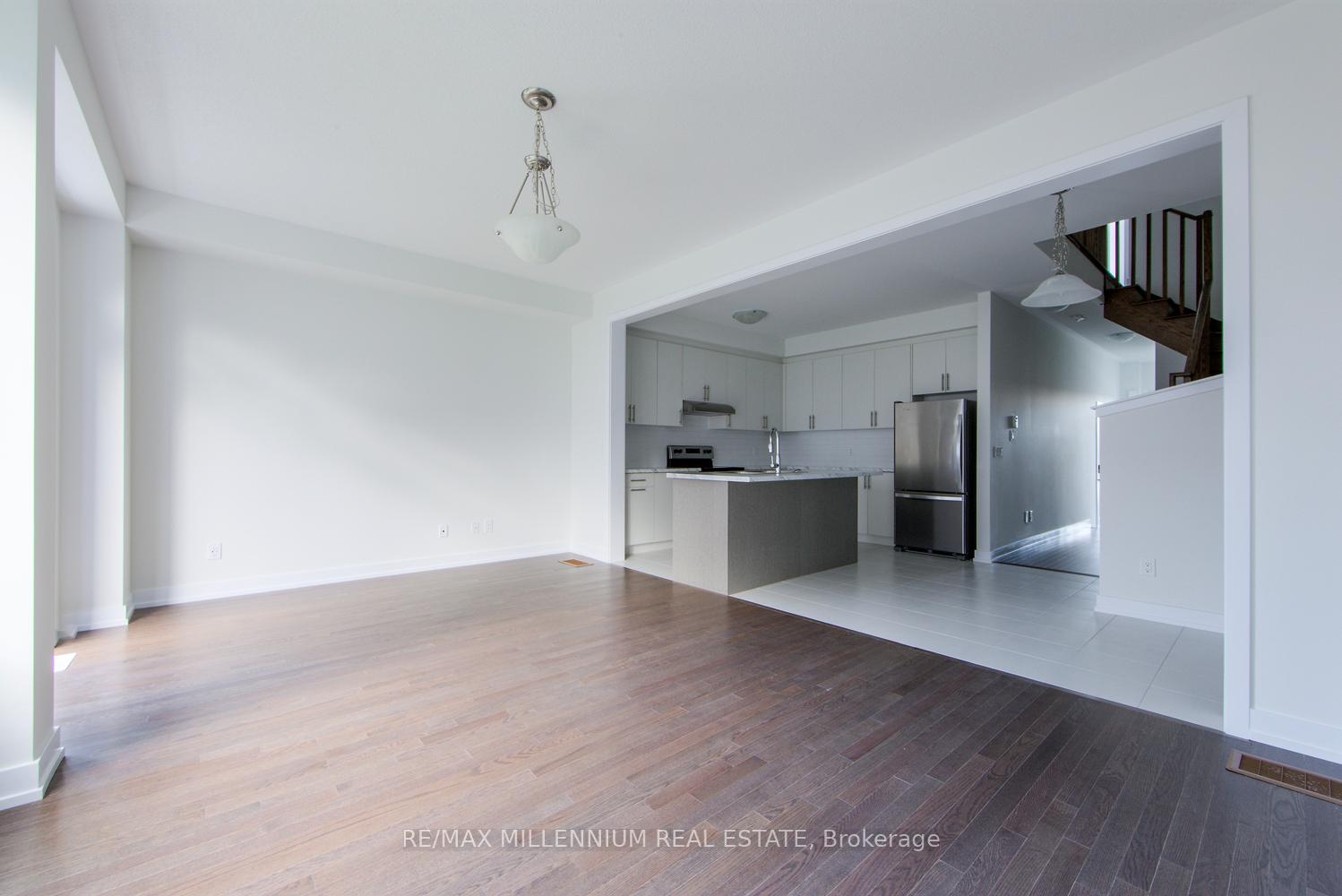 Photo 10 of 1088 Thompson Drive N, Oshawa, Kedron — HOMEH
