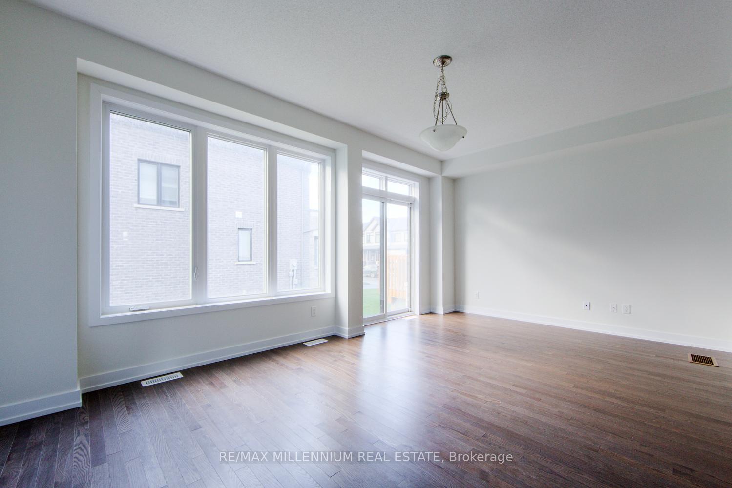 Photo 11 of 1088 Thompson Drive N, Oshawa, Kedron — HOMEH