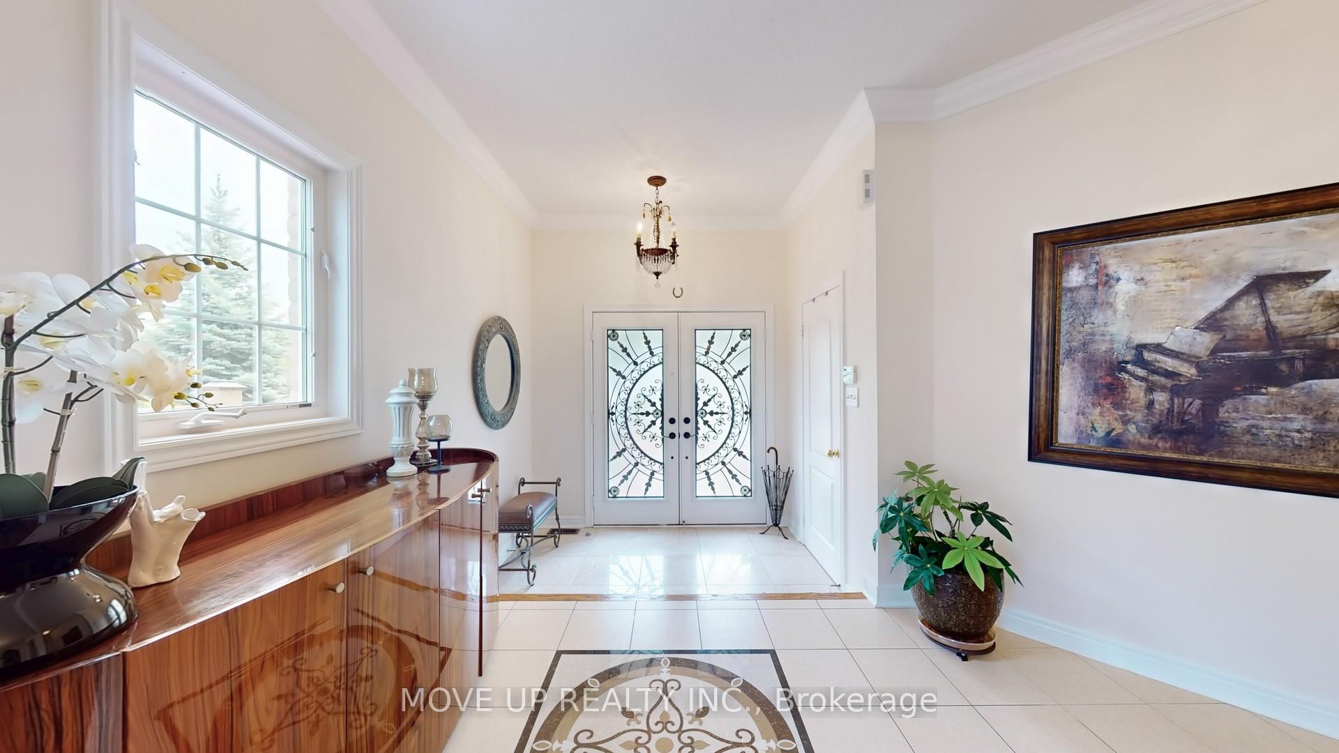 Photo 3 of 84 Santa Amato Crescent, Vaughan, Patterson — HOMEH