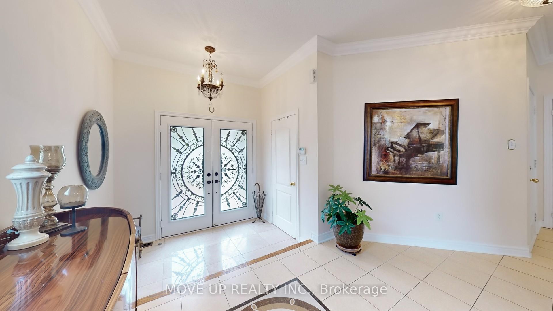 Photo 4 of 84 Santa Amato Crescent, Vaughan, Patterson — HOMEH