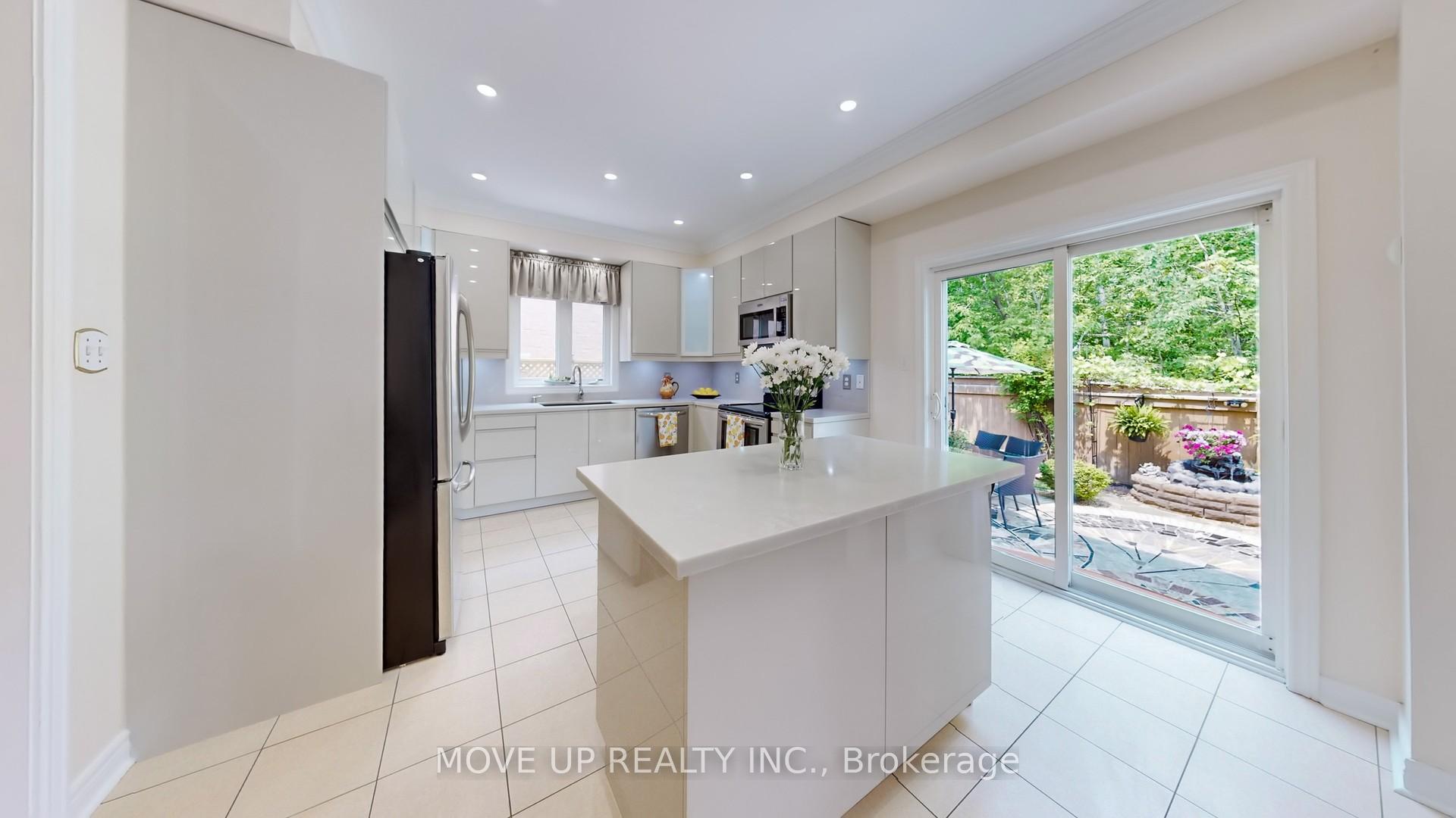 Photo 14 of 84 Santa Amato Crescent, Vaughan, Patterson — HOMEH