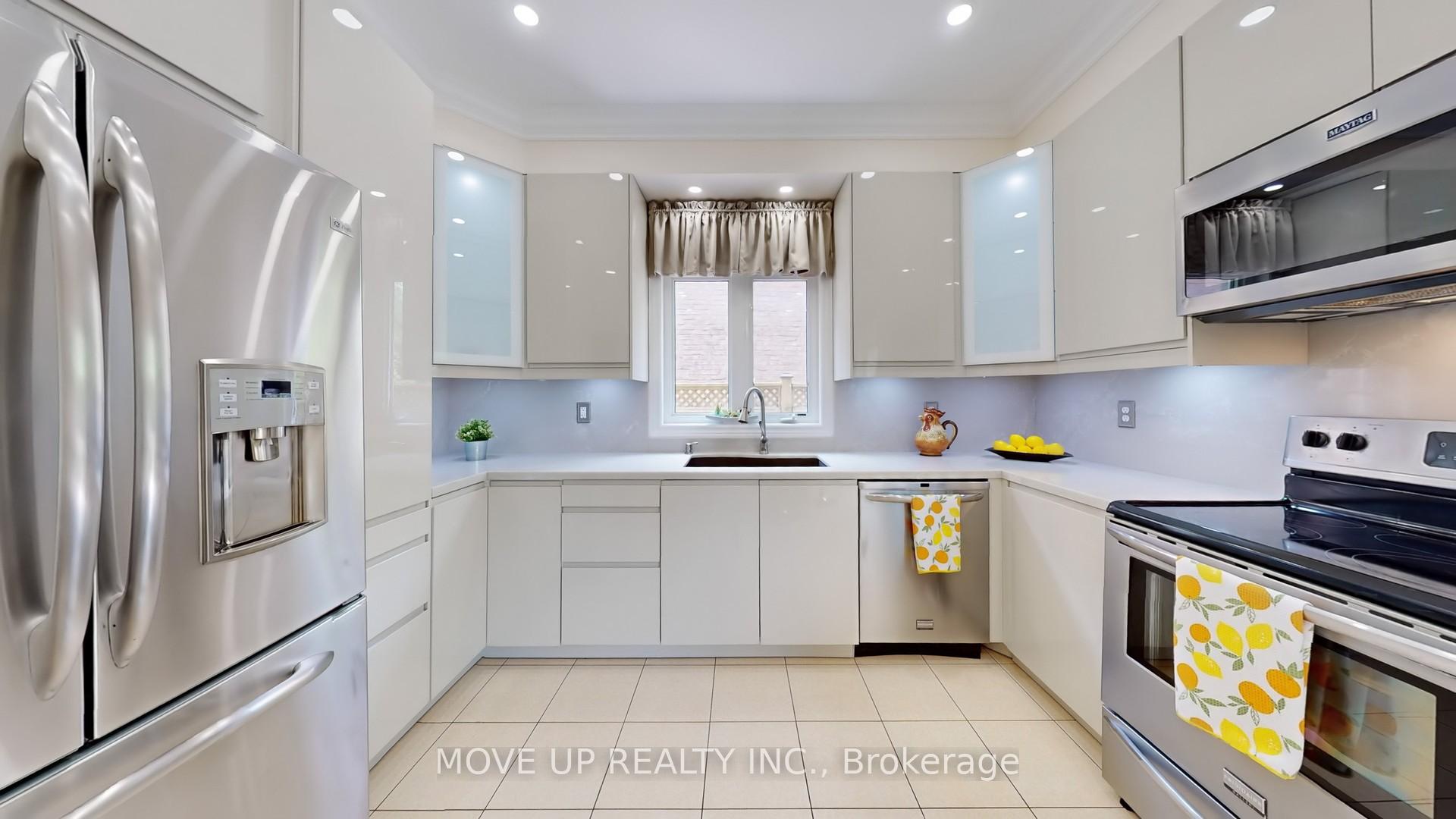 Photo 16 of 84 Santa Amato Crescent, Vaughan, Patterson — HOMEH