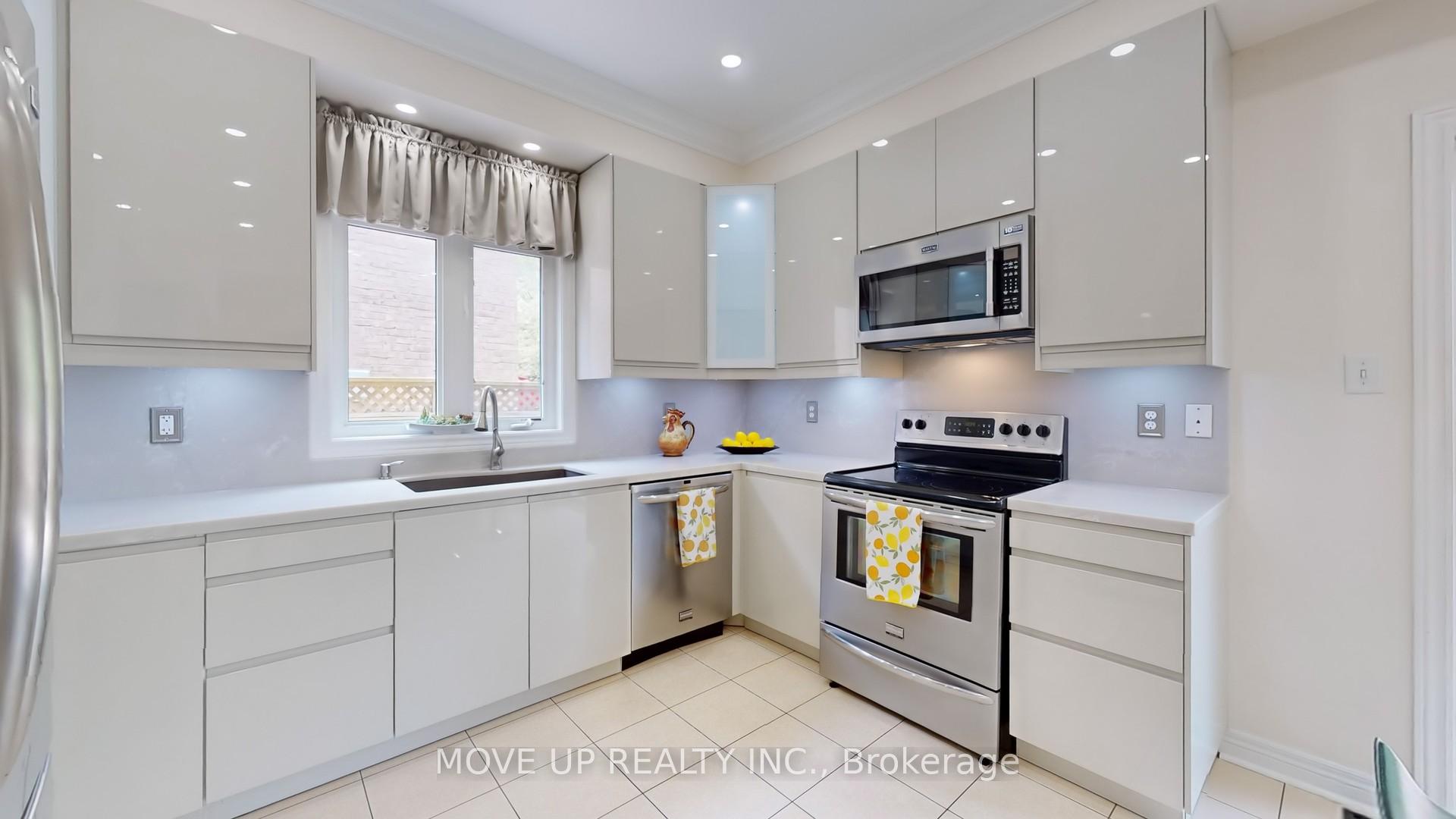 Photo 17 of 84 Santa Amato Crescent, Vaughan, Patterson — HOMEH