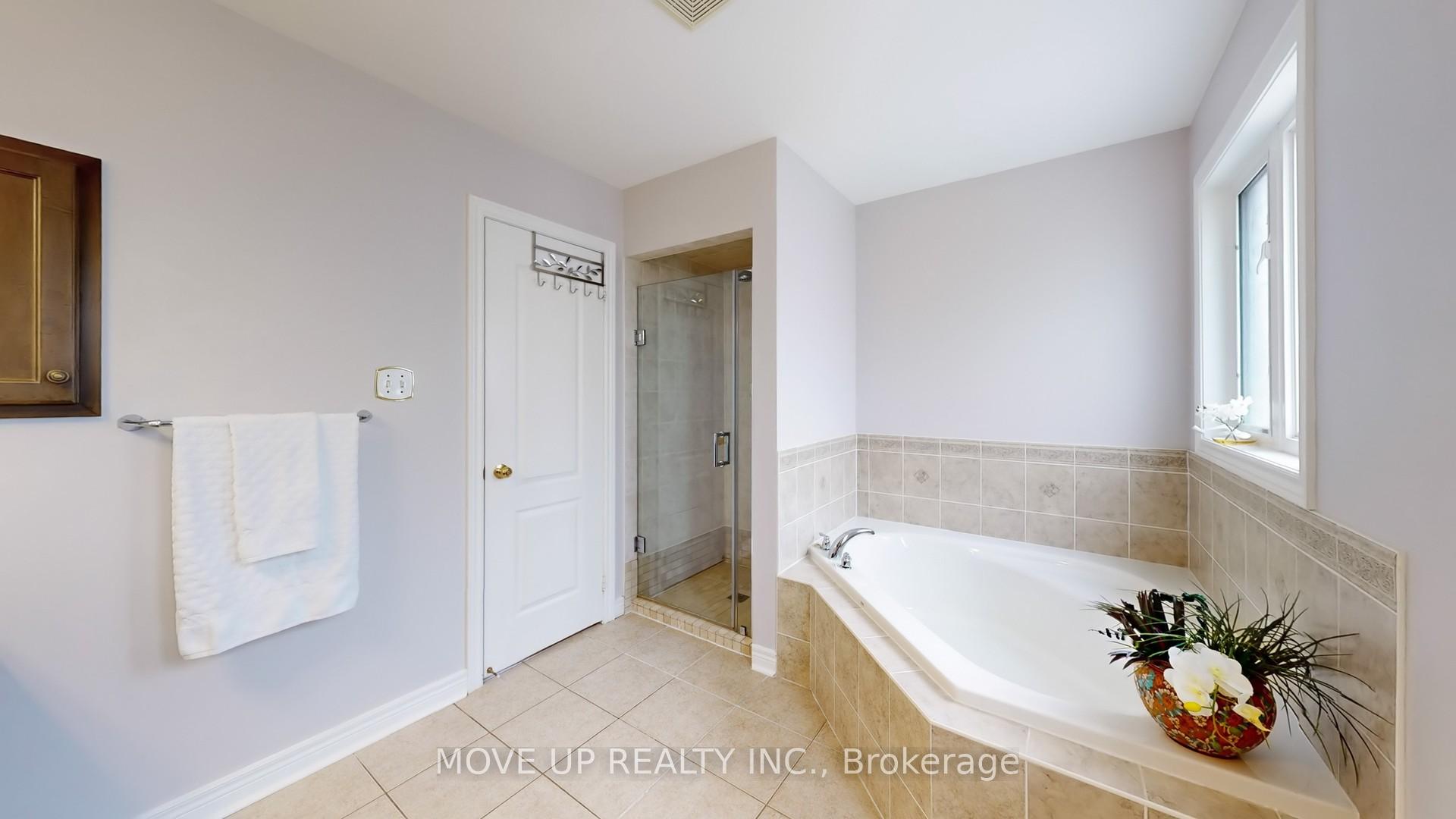 Photo 27 of 84 Santa Amato Crescent, Vaughan, Patterson — HOMEH