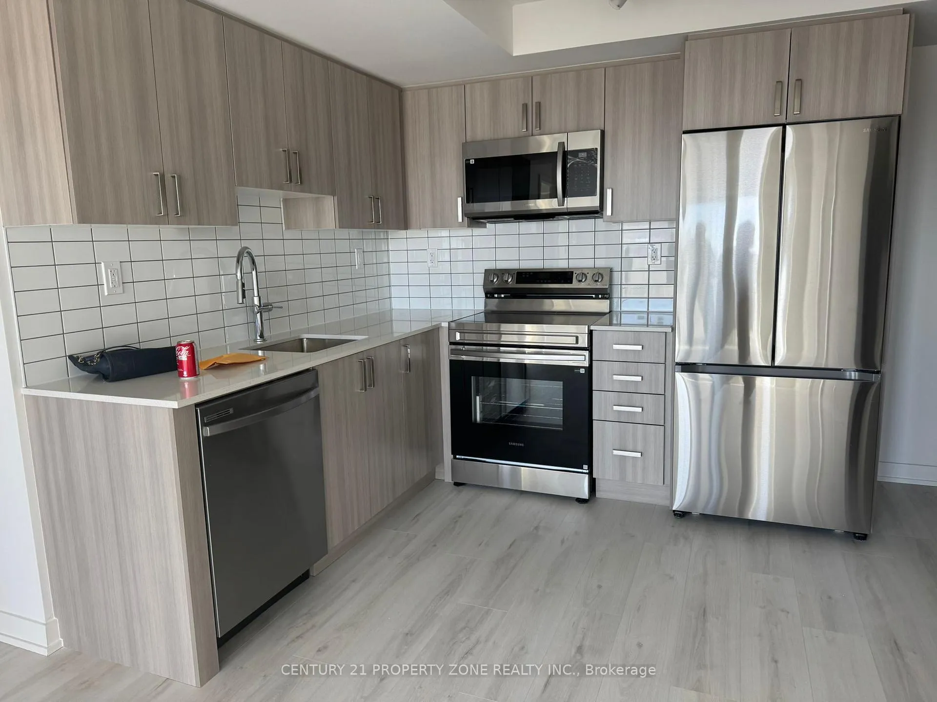 Photo 2 of Unit 411, 1010 Sandy Beach Road, Pickering, Bay Ridges — HOMEH