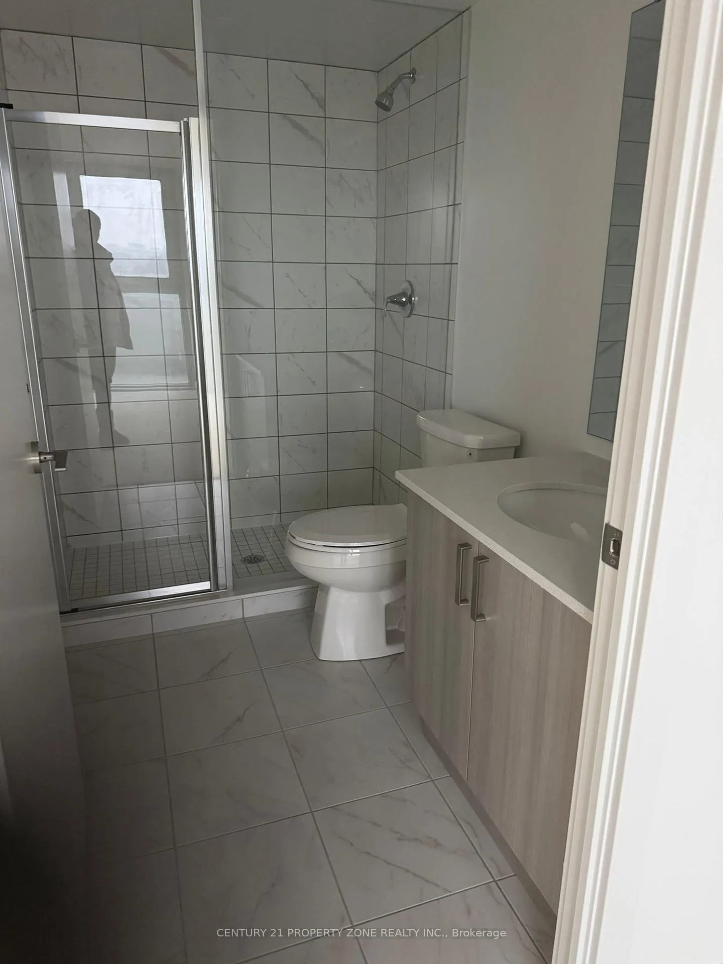 Photo 4 of Unit 411, 1010 Sandy Beach Road, Pickering, Bay Ridges — HOMEH