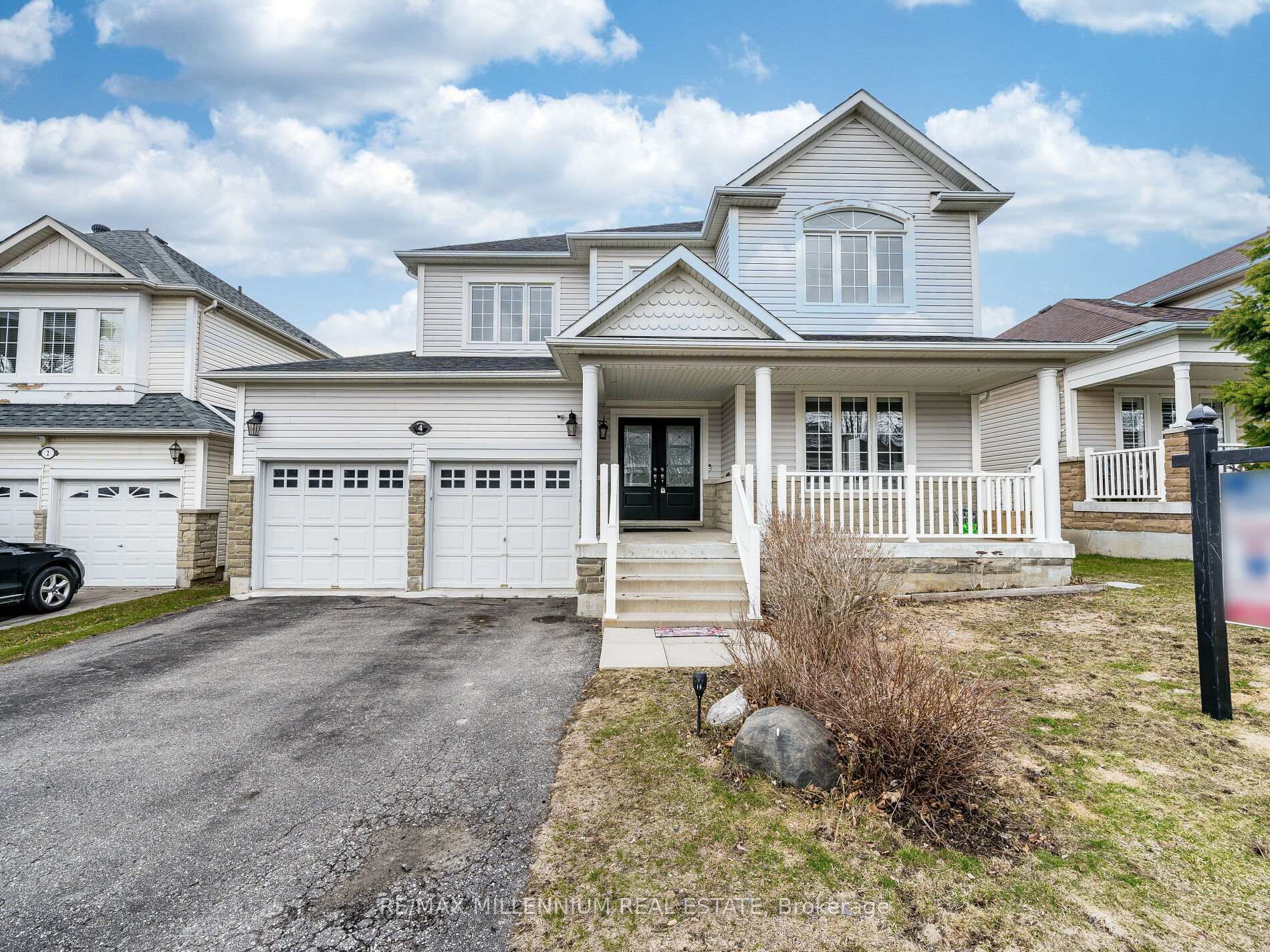 Photo 2 of 4 Joshua Boulevard, Whitby, Brooklin — HOMEH