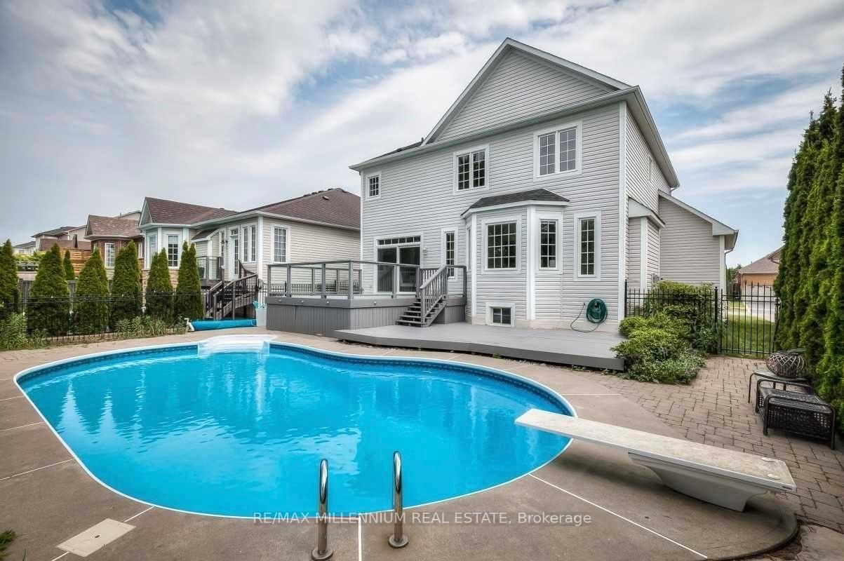 Photo 3 of 4 Joshua Boulevard, Whitby, Brooklin — HOMEH