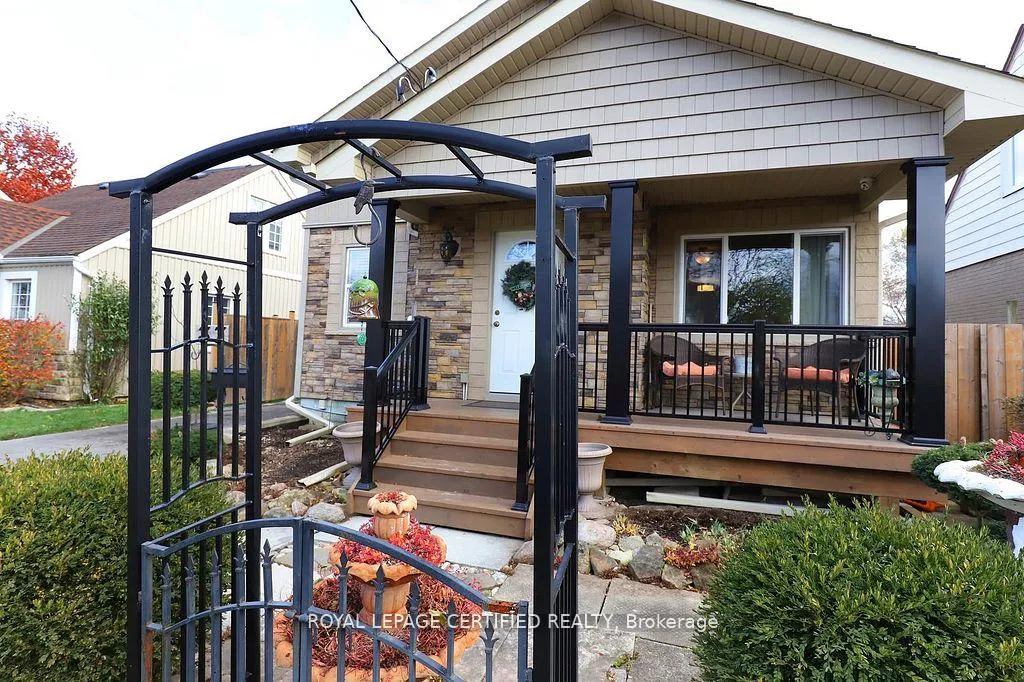 Photo 3 of 37 Jessie Street, Brampton, Downtown Brampton — HOMEH