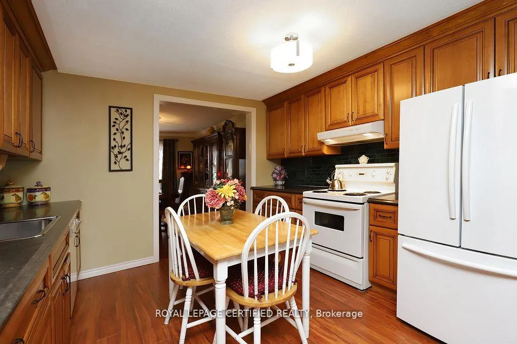 Photo 11 of 37 Jessie Street, Brampton, Downtown Brampton — HOMEH