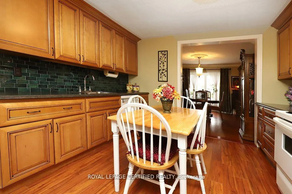 Photo 12 of 37 Jessie Street, Brampton, Downtown Brampton — HOMEH
